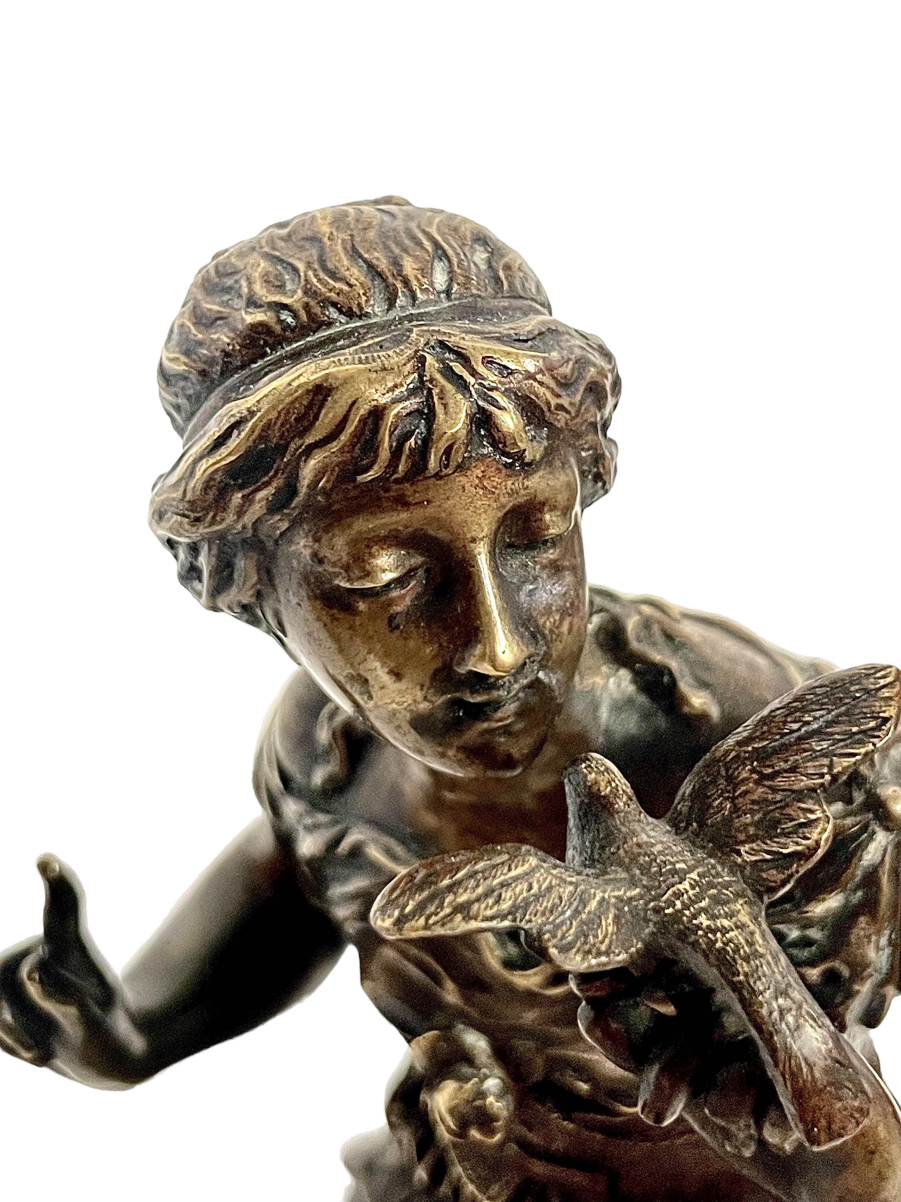 19th C. French Bronze Statue of a Young Woman with a Bird, by A.E. Gaudez In Good Condition For Sale In LA CIOTAT, FR
