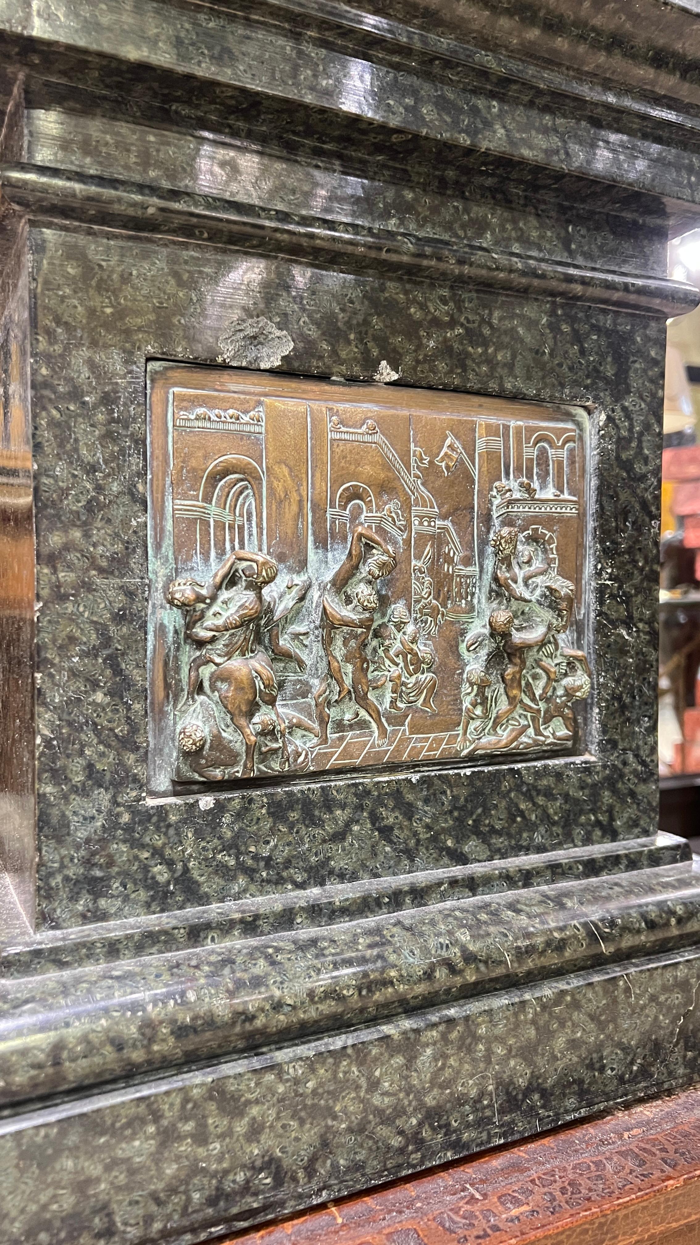 Estatua de bronce del Rapto de la Mujer Sabina Según Giambologna en venta 4