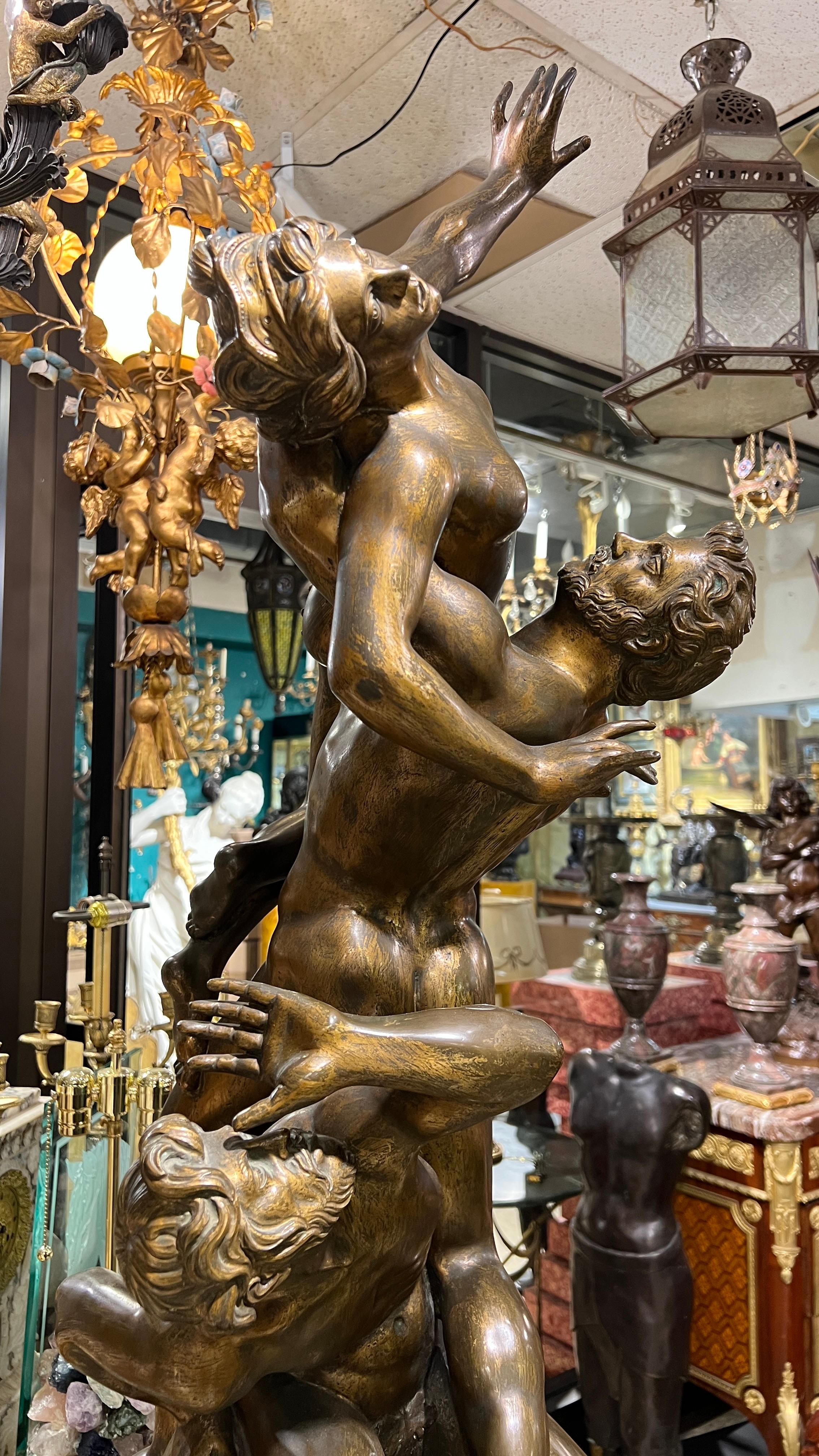 Estatua de bronce del Rapto de la Mujer Sabina Según Giambologna Patinado en venta