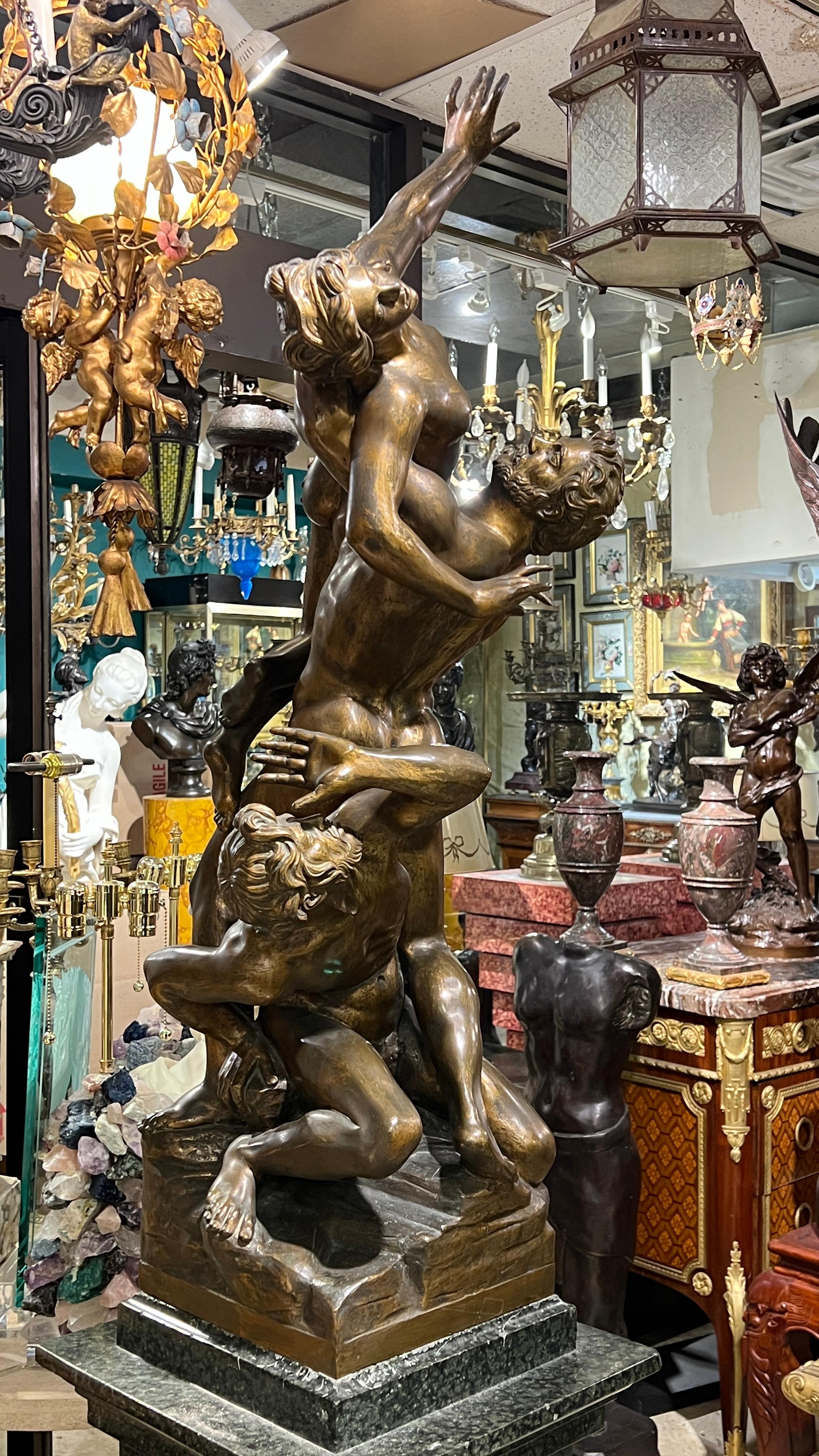 Estatua de bronce del Rapto de la Mujer Sabina Según Giambologna en venta 1