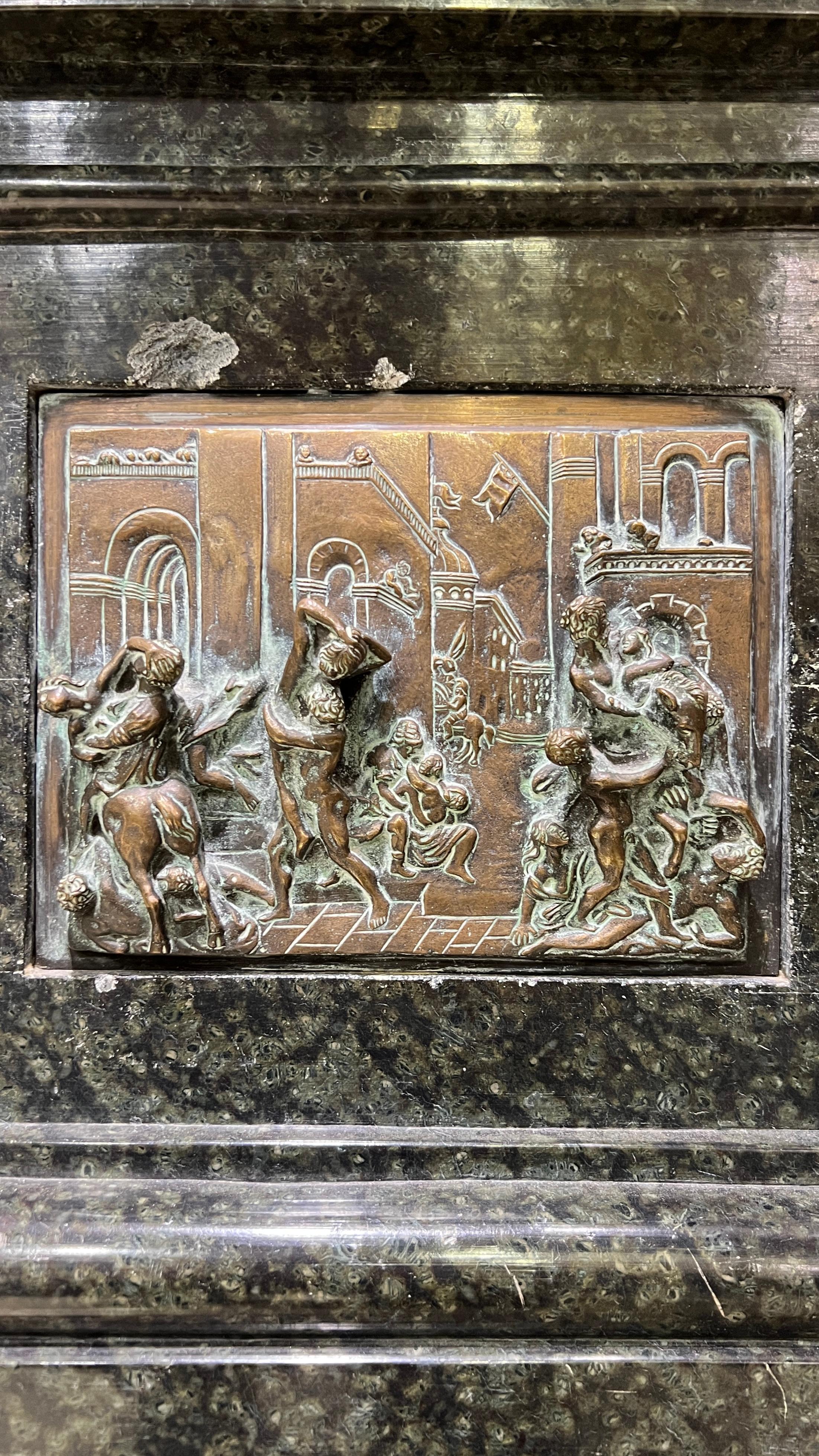 Estatua de bronce del Rapto de la Mujer Sabina Según Giambologna en venta 2