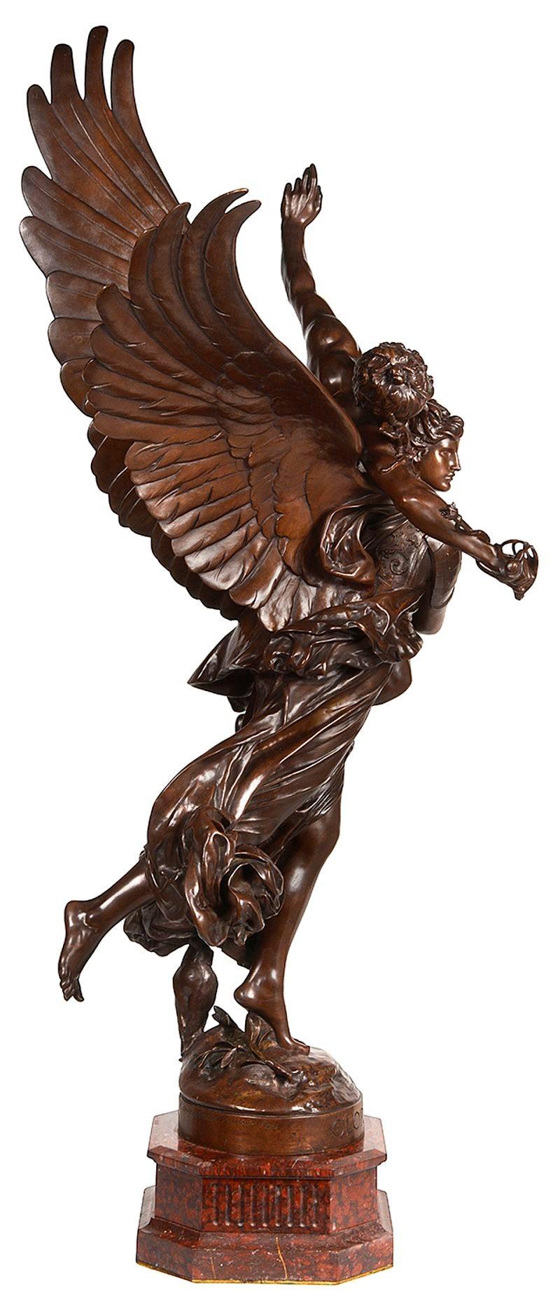 Patiné Statue en bronze de Gloria Victis, vers 1880, par Barbedienne en vente