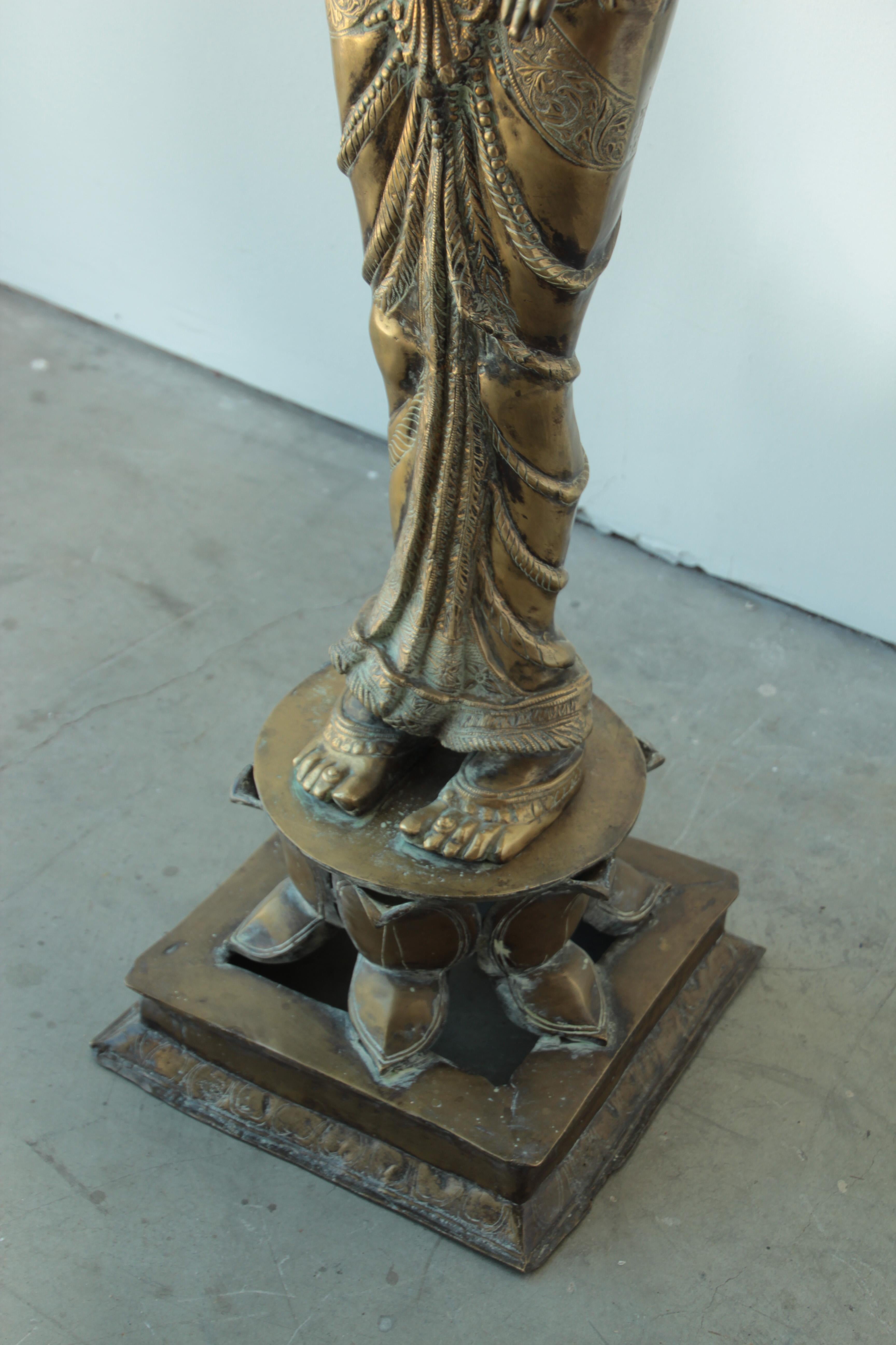 Statue en bronze de la déesse hindoue Lakshmi 10