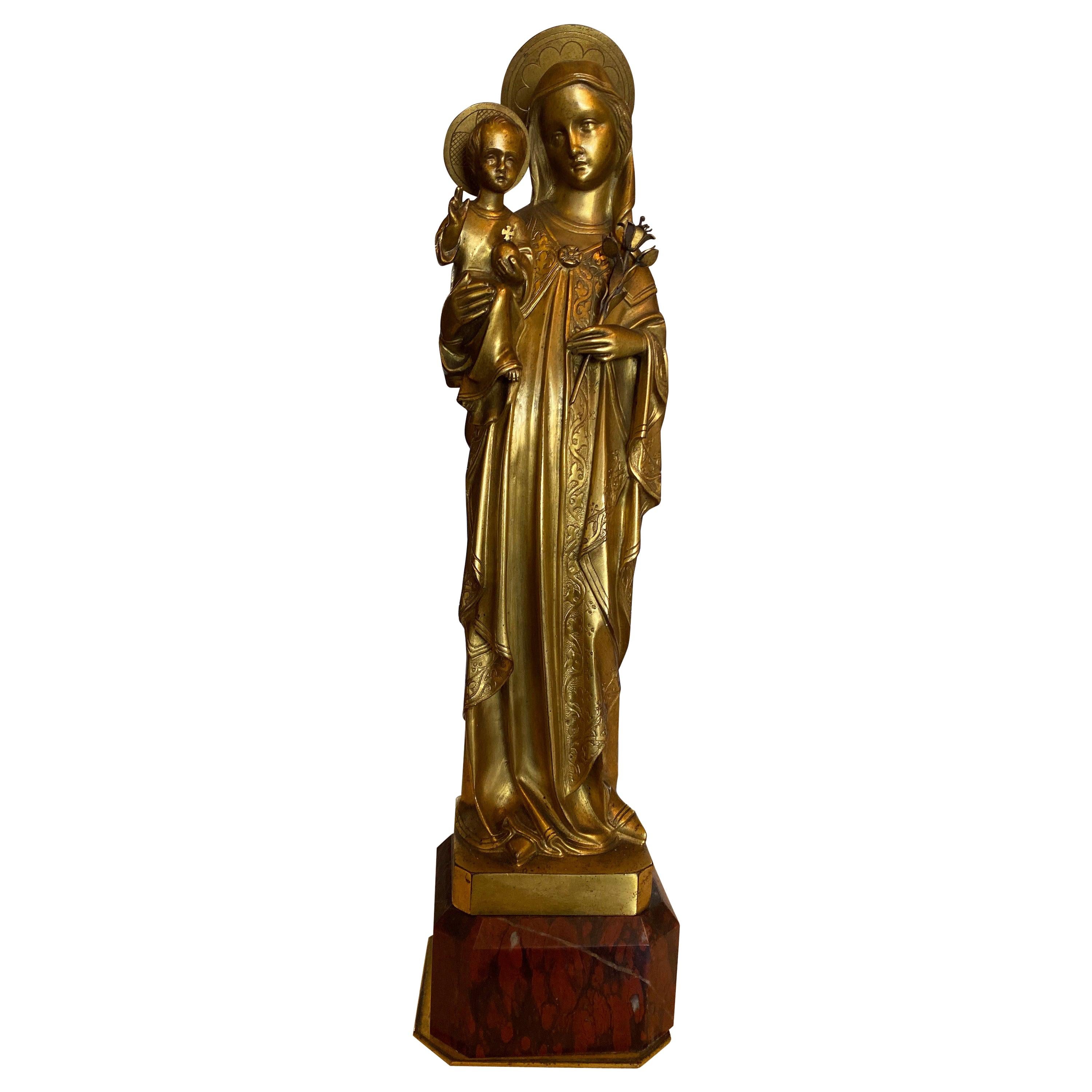 Bronzestatue der Jungfrau Maria