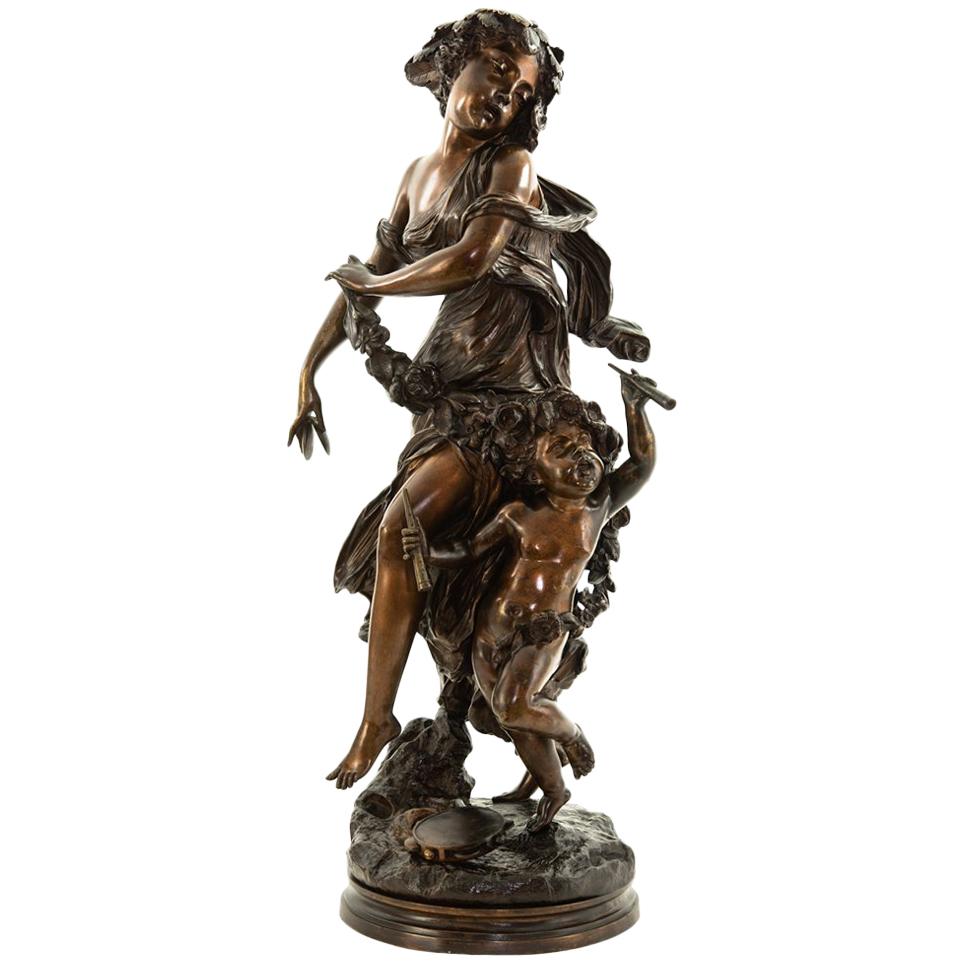 Bronzestatue einer Frau mit einem Kind