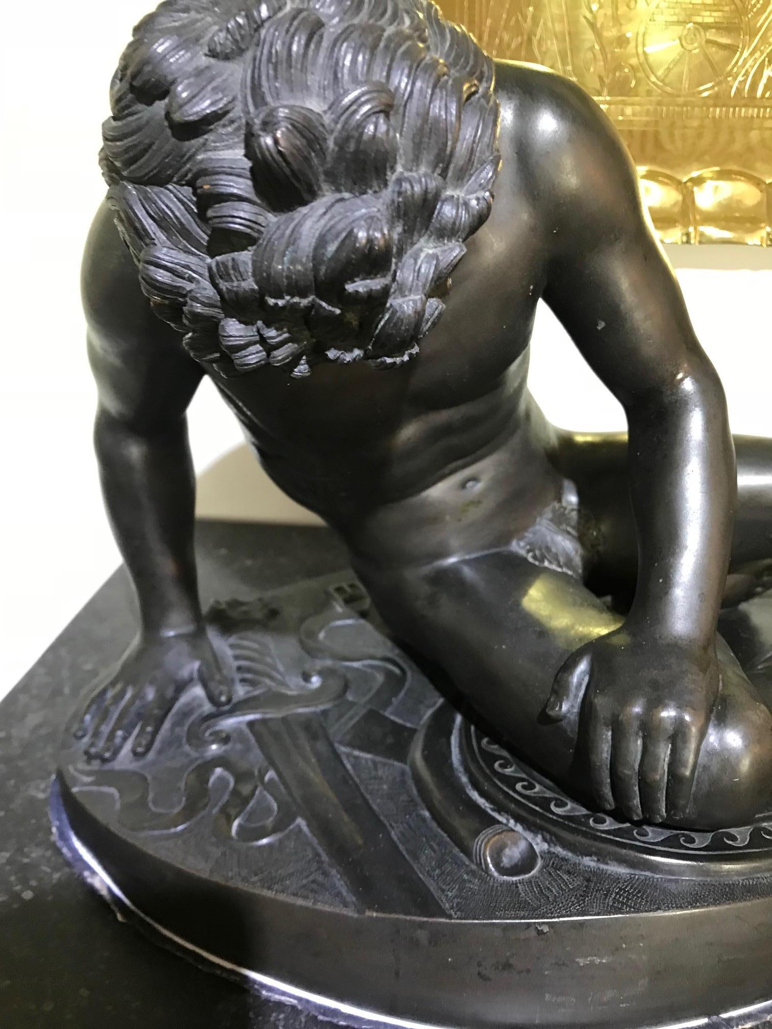 Sculpture en bronze « The Dying Gaul », signée M Amadoi N 'Napoli en vente 8