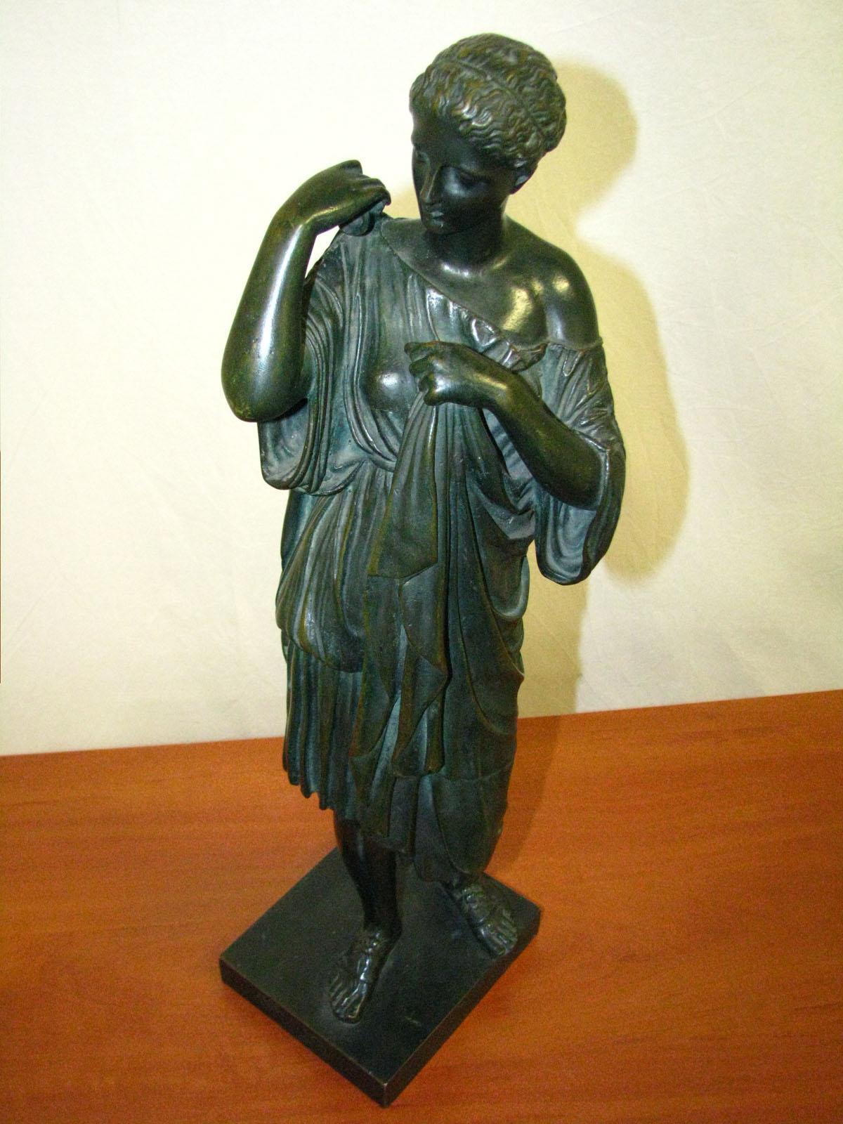 Bronze Statue Woman in Antique Clothes, 20th Century For Sale at