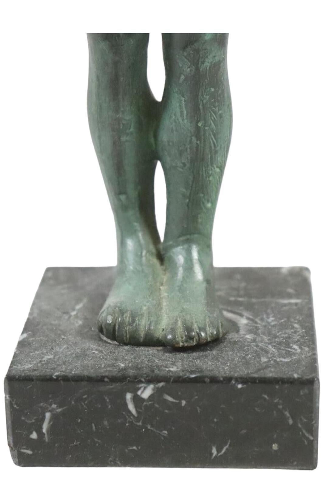 Statuette en bronze d'un Kouros du sanctuaire d'Héra, Samos, Museums Replica en vente 2