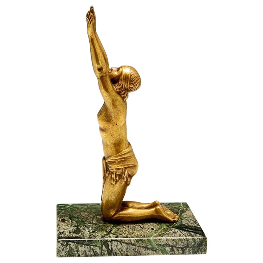 Statuette en bronze d'une femme amérindienne, Début du 20e siècle en vente
