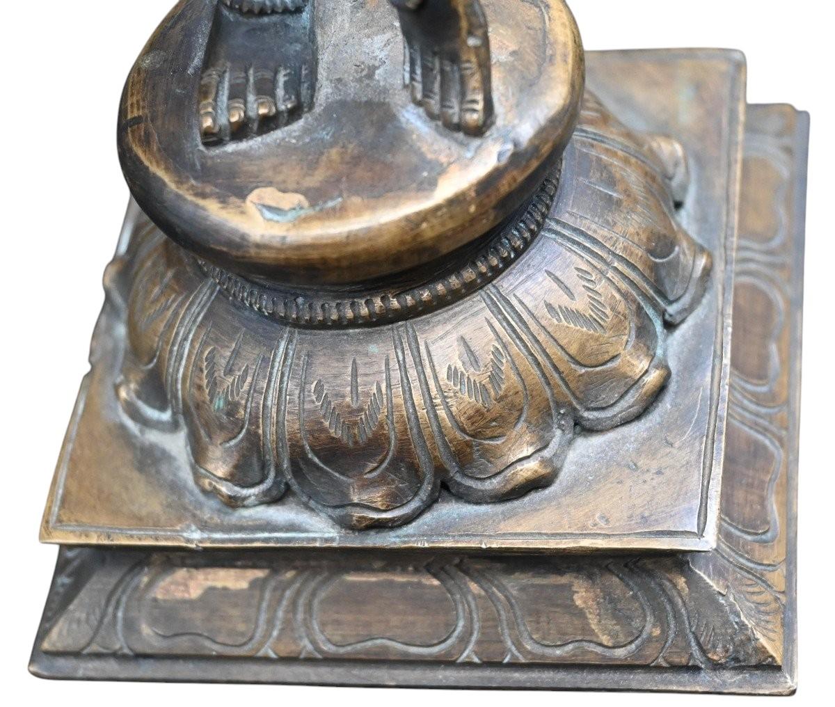 Statuette de la déesse Shiva en bronze, XIXe siècle Bon état - En vente à Bilzen, BE