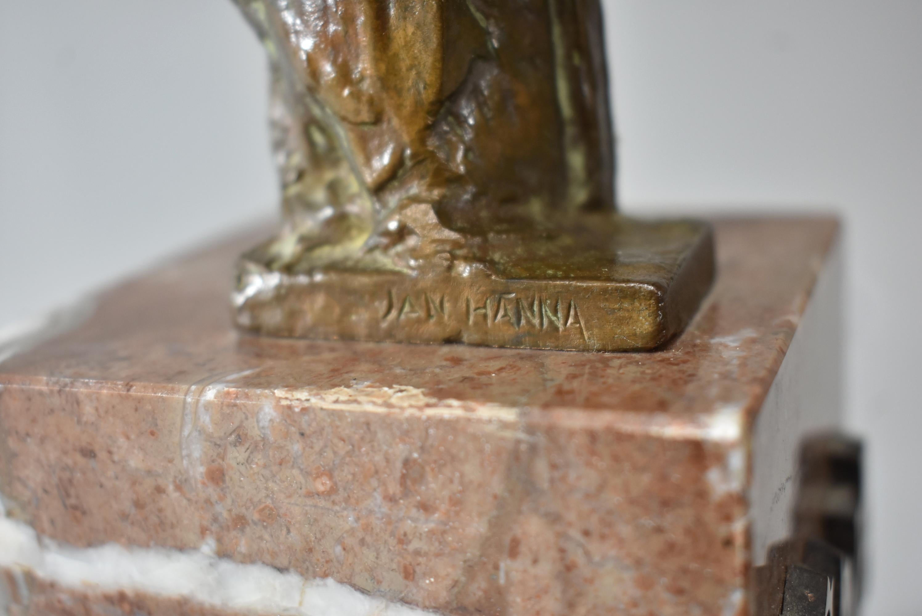 Figura in bronzo con base in marmo Urania di Jan Hanna. Urania era una delle nove muse. Le Muse erano dee delle arti. Urania era la musa dell'astronomia. Urania era ossessionata dal cielo e dallo studio delle stelle. Infatti, il suo omonimo era