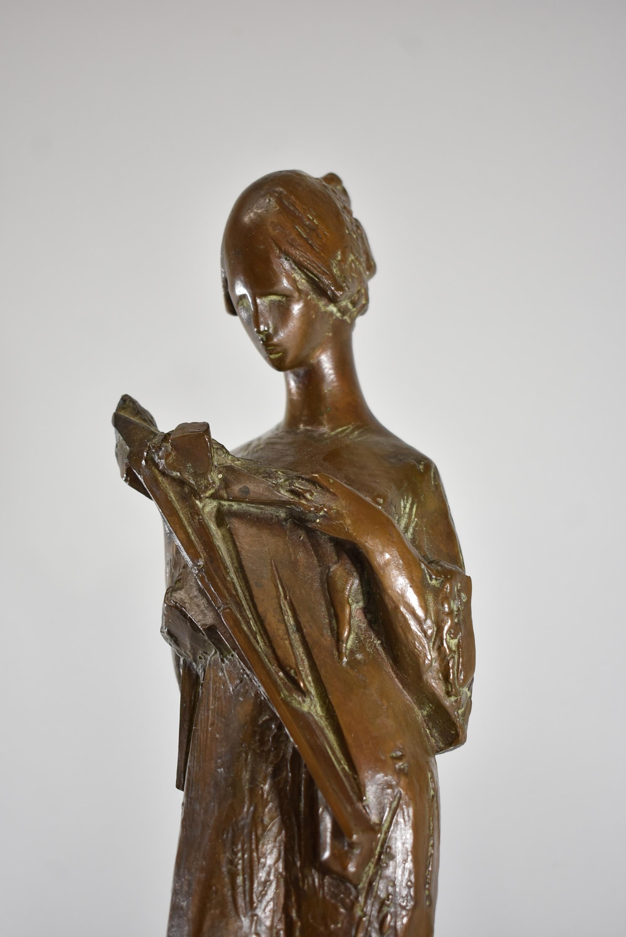 Base in bronzo con figura femminile in marmo Urania di Jan Hanna In condizioni buone in vendita a Toledo, OH