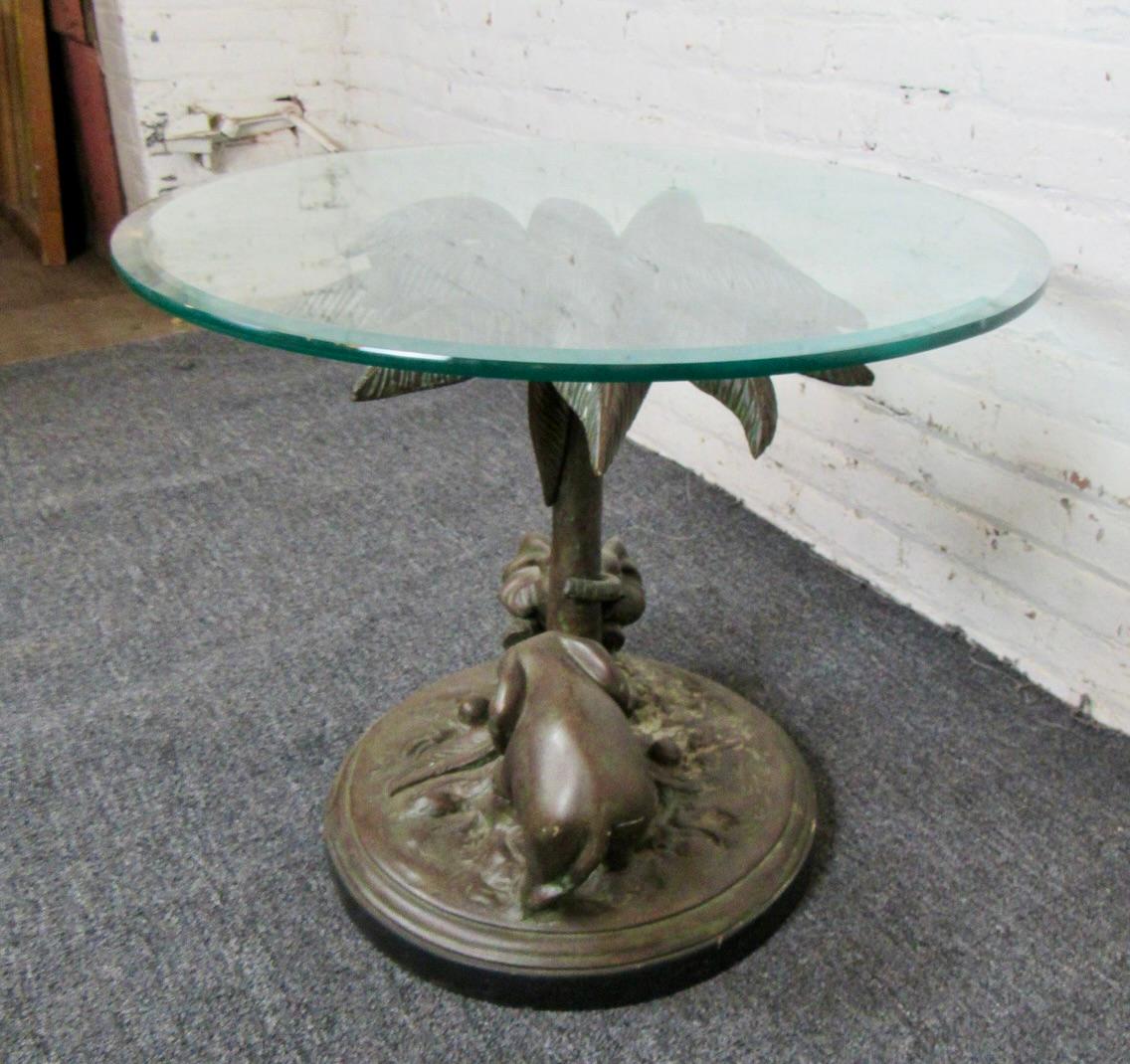 Mesa auxiliar estilo safari de bronce Vidrio en venta