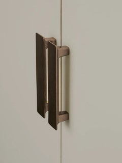 Poignée de placard « Bronze Tab » 205, par Henry Wilson
