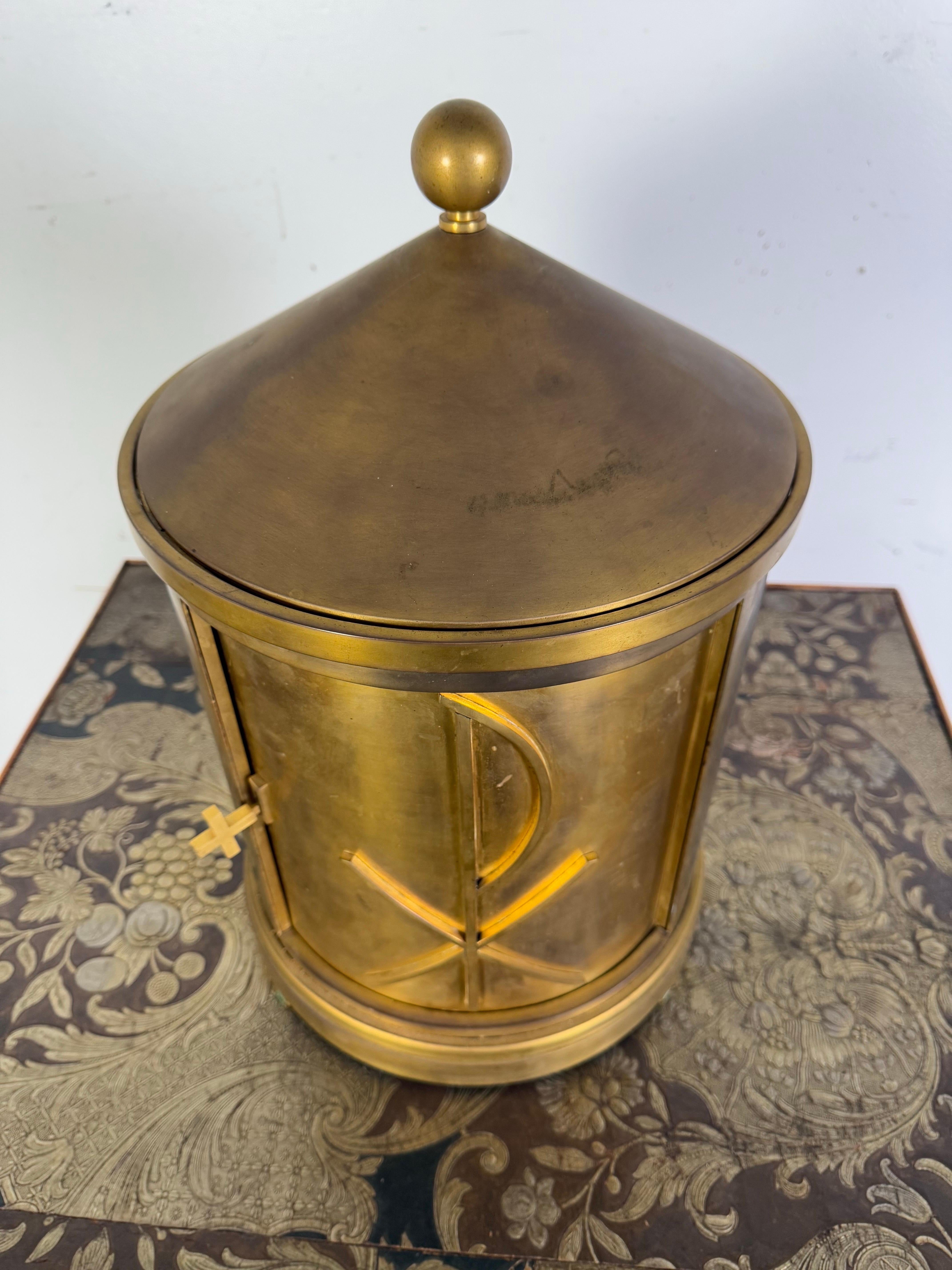 Français Tabernacle en bronze fabriqué par Cheret Ateliers d'Art Liturgique en vente