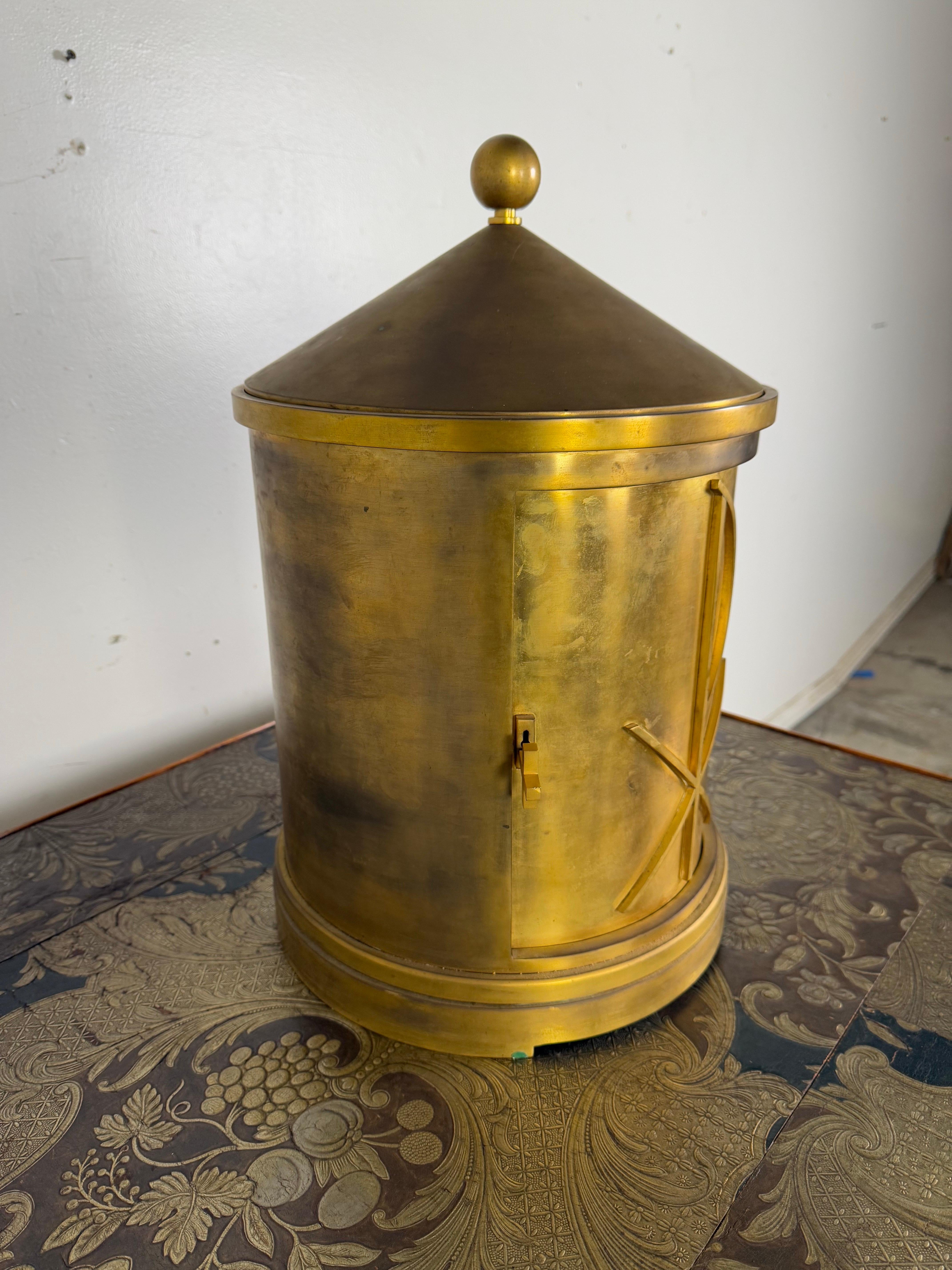 Tabernacle en bronze fabriqué par Cheret Ateliers d'Art Liturgique en vente 1