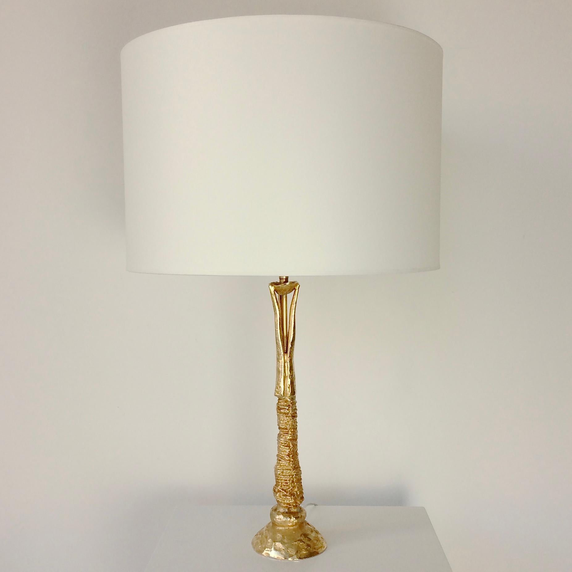 Sculptural table lamp by Pierre Casenove for Fondica, circa 1990, France.
Gilt bronze, new fabric shade.
Rewired. One E27 bulb of 60 W.
Dimensions: total height 68cm, diameter of the shade: 43 cm.
All purchases are covered by our Buyer Protection