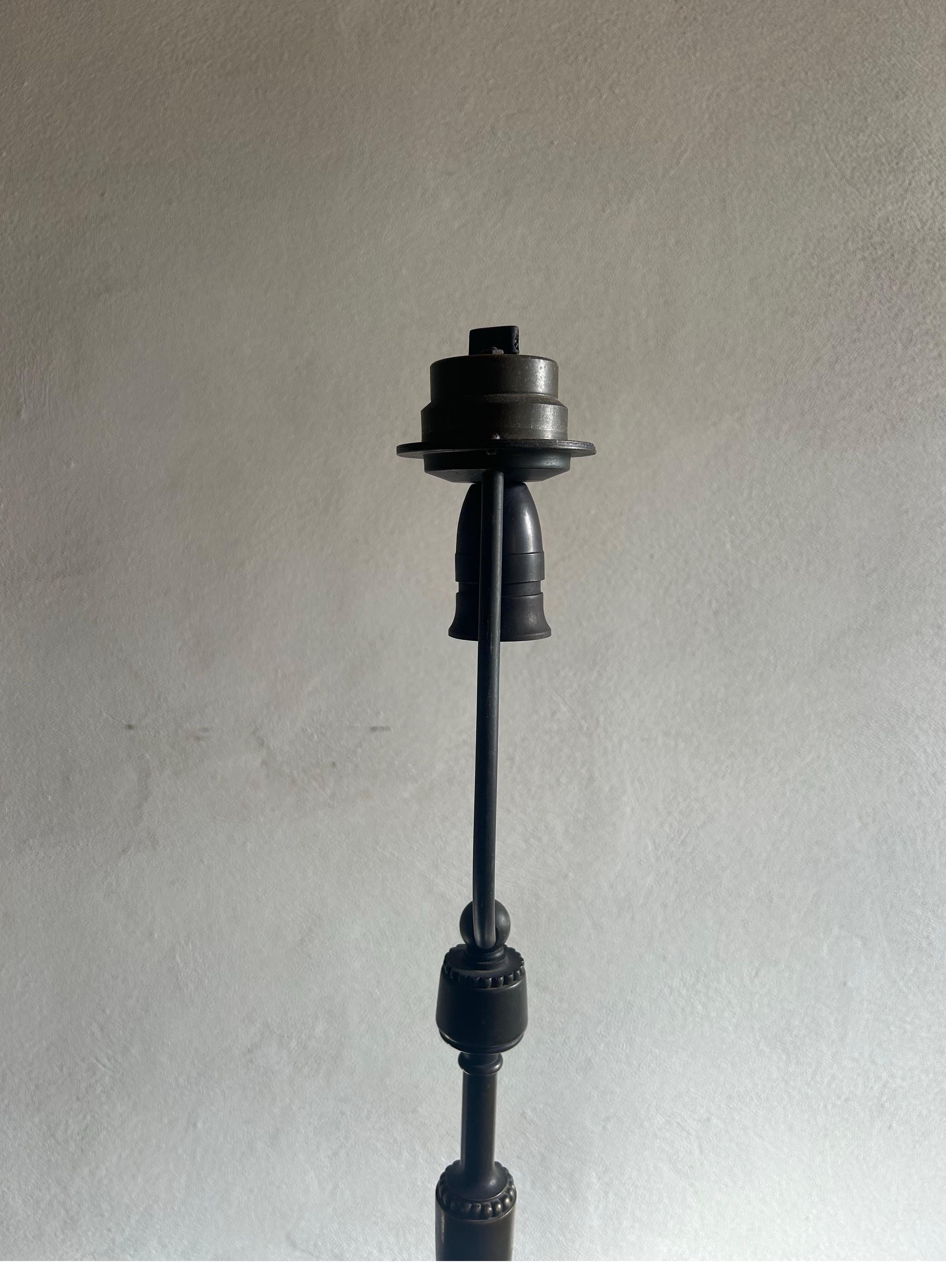 Bronze table lamp by Siegfried Wagner, Denmark c. 1900. In Good Condition For Sale In Valby, 84