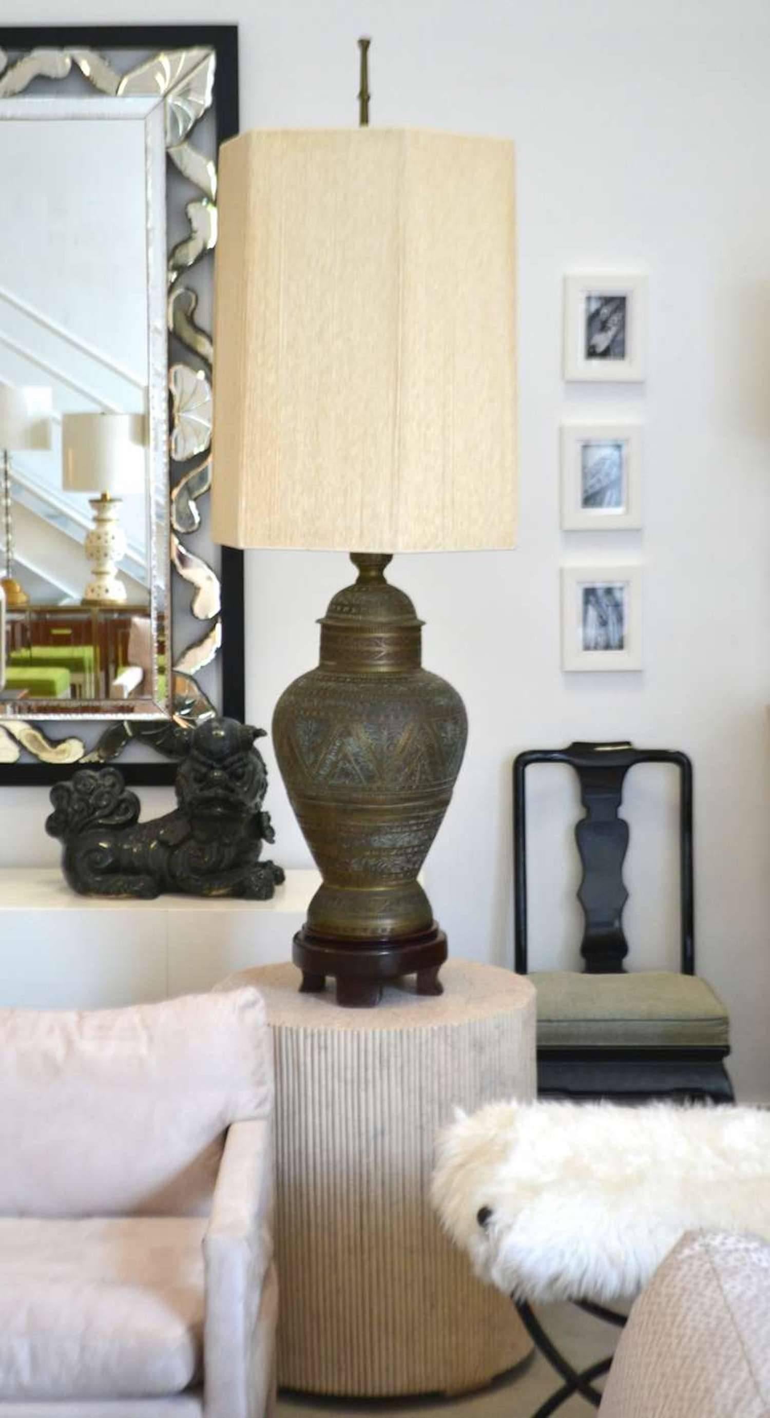 Stunning bronze table lamp in the manner of James Mont, circa 1940s-1950s. This exquisite and highly decorative lamp with ottoman Empire style detailing is mounted on a footed mahogany base. Shade not included.

Measurements: 
Form is 34