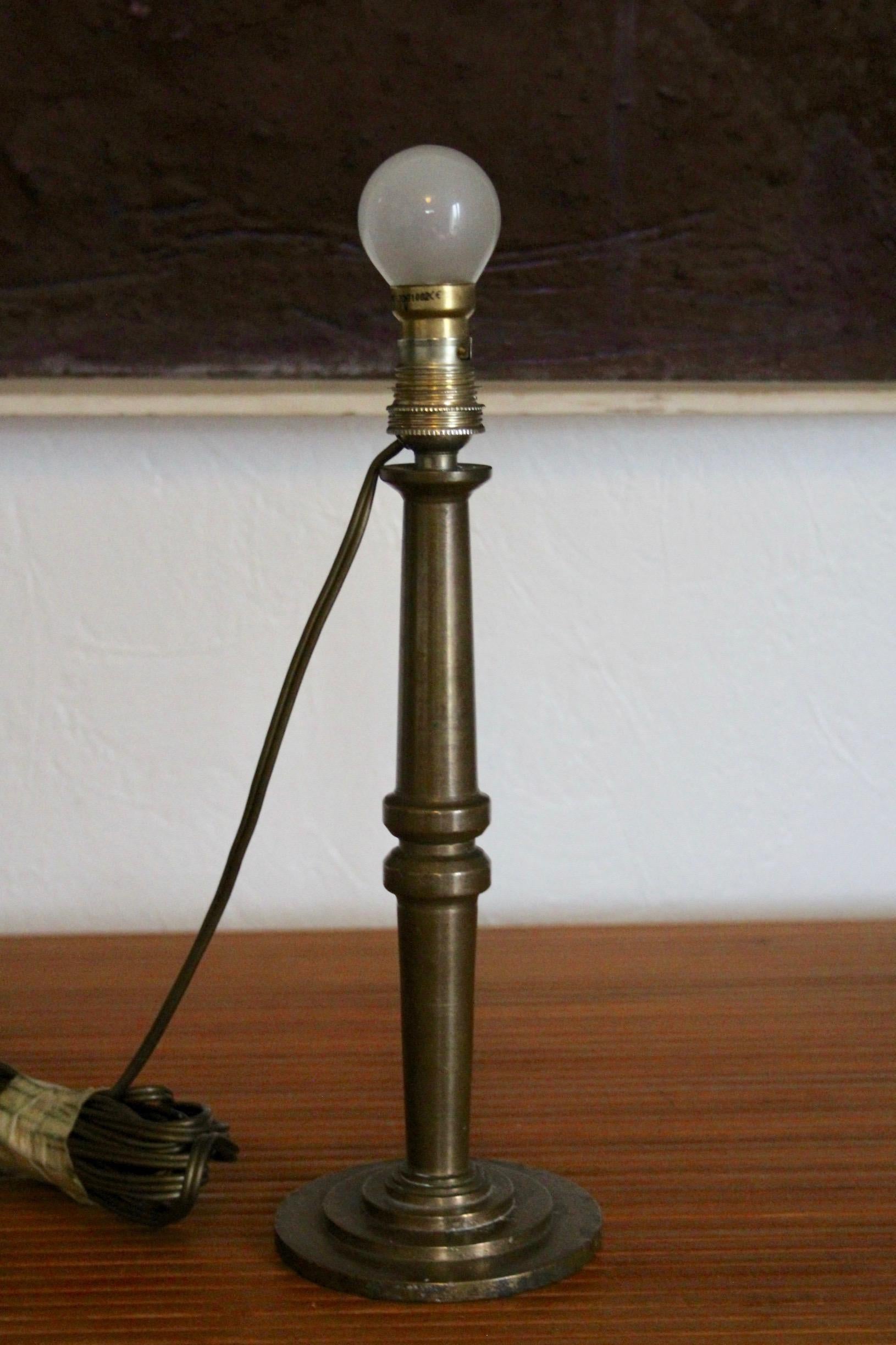 Milieu du XXe siècle Lampe de table bronze en vente