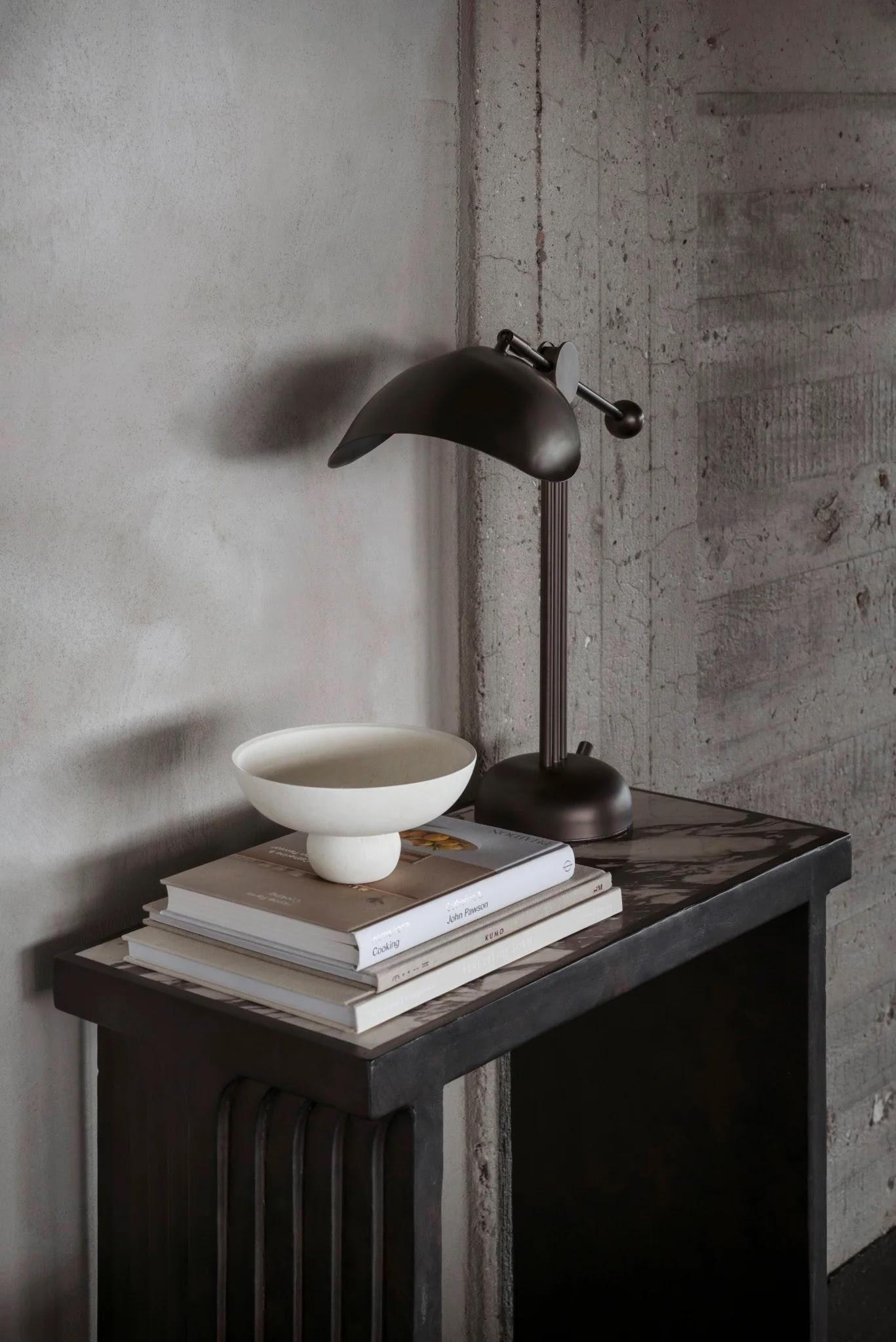 Bronze Table Lamp in the Style of the 1960s, a Contemporary Work. For Sale 5