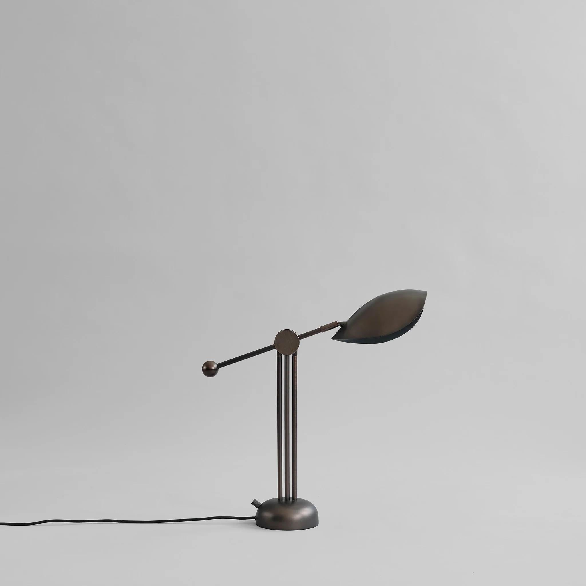 Mid-Century Modern Bronze Table Lamp in the Style of the 1960s, a Contemporary Work. For Sale