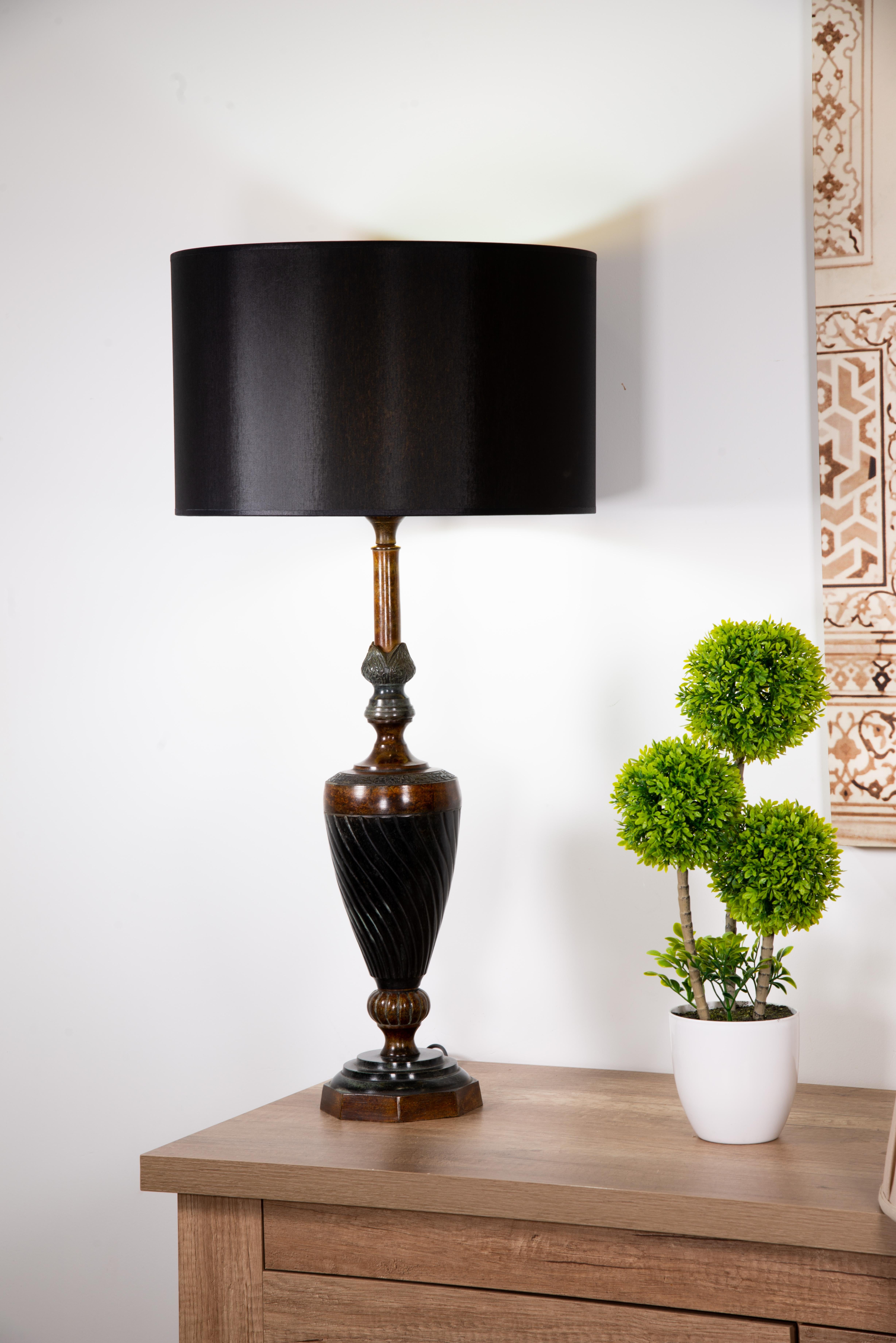 Altro Lampada da tavolo in bronzo (vaso). in vendita
