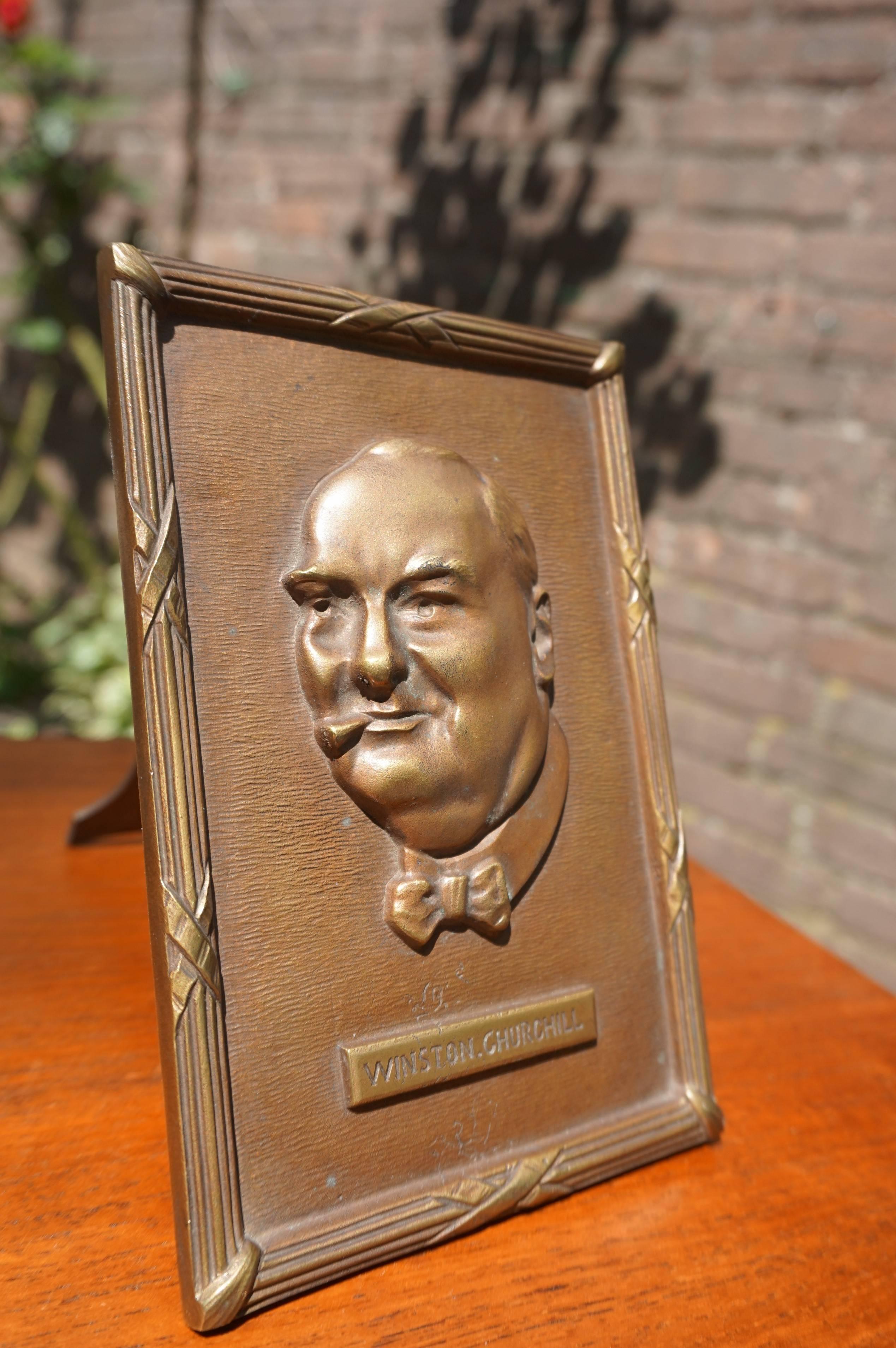 Bronze Table or Desk Plaque with Young Winston Churchill Sculpture in Reliëf 2