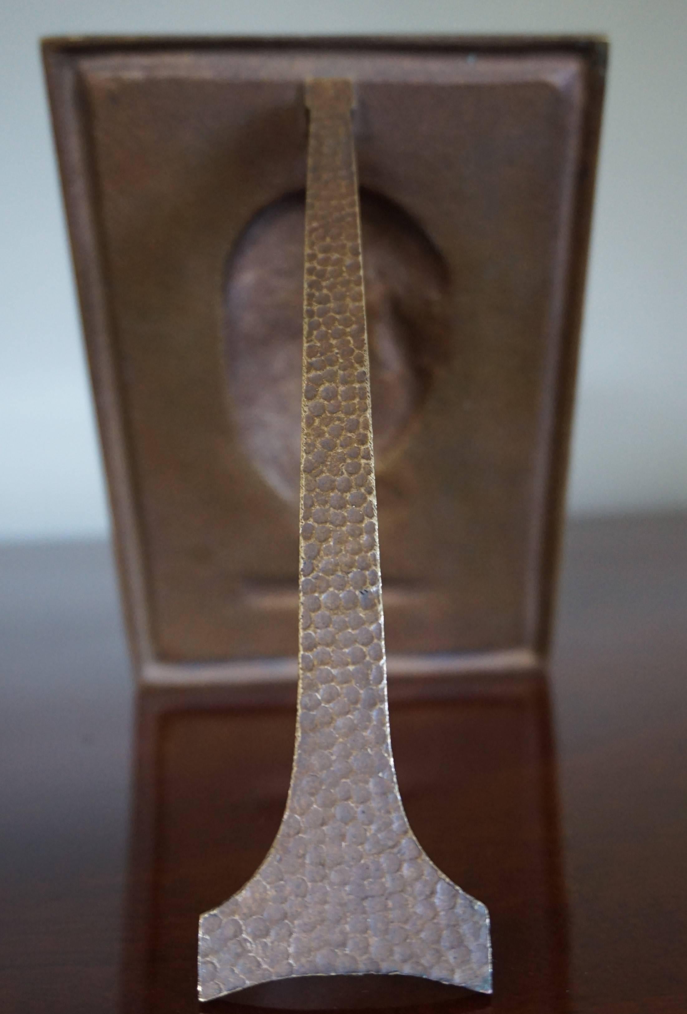 European Bronze Table or Desk Plaque with Young Winston Churchill Sculpture in Reliëf