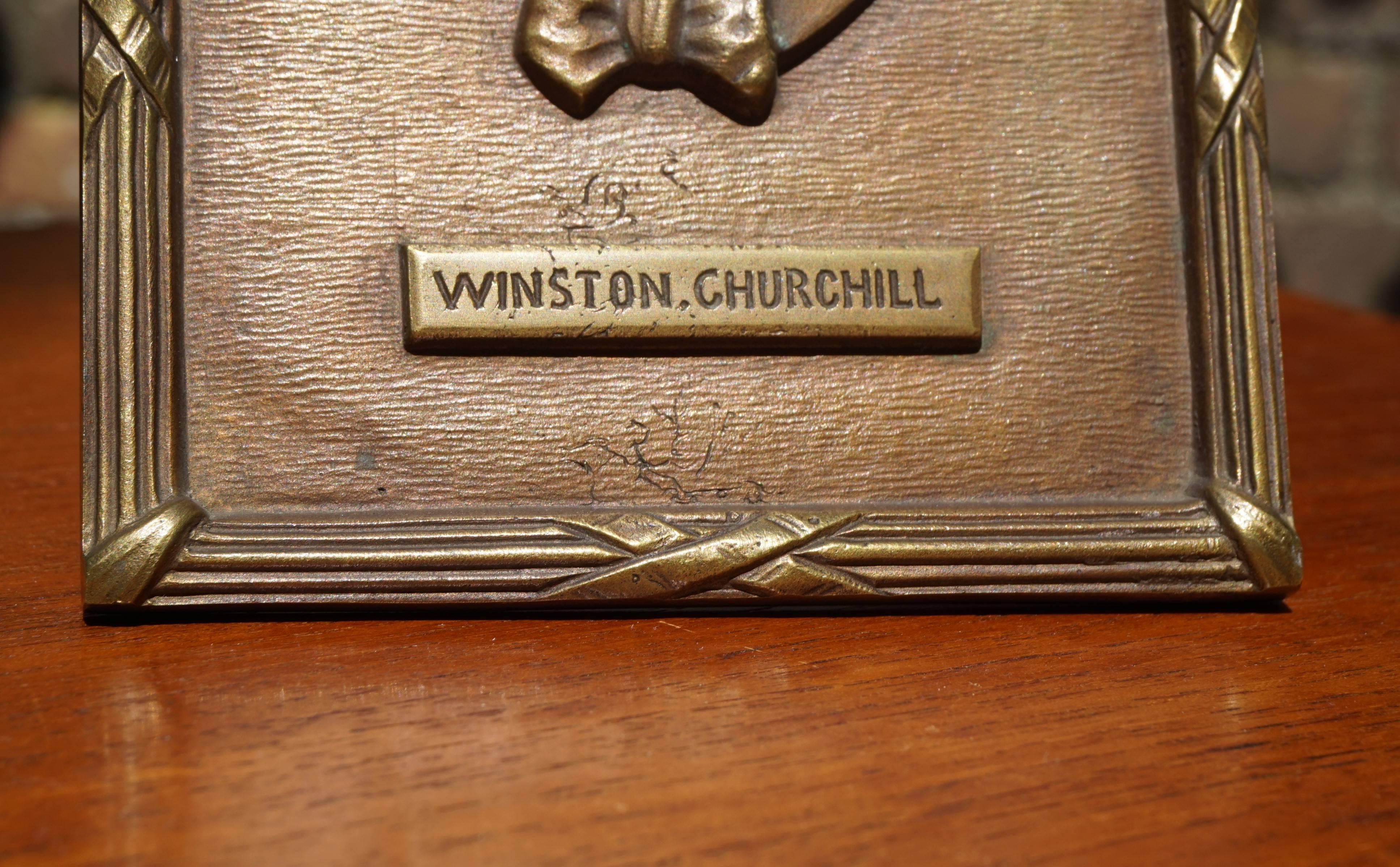Bronze Table or Desk Plaque with Young Winston Churchill Sculpture in Reliëf In Excellent Condition In Lisse, NL