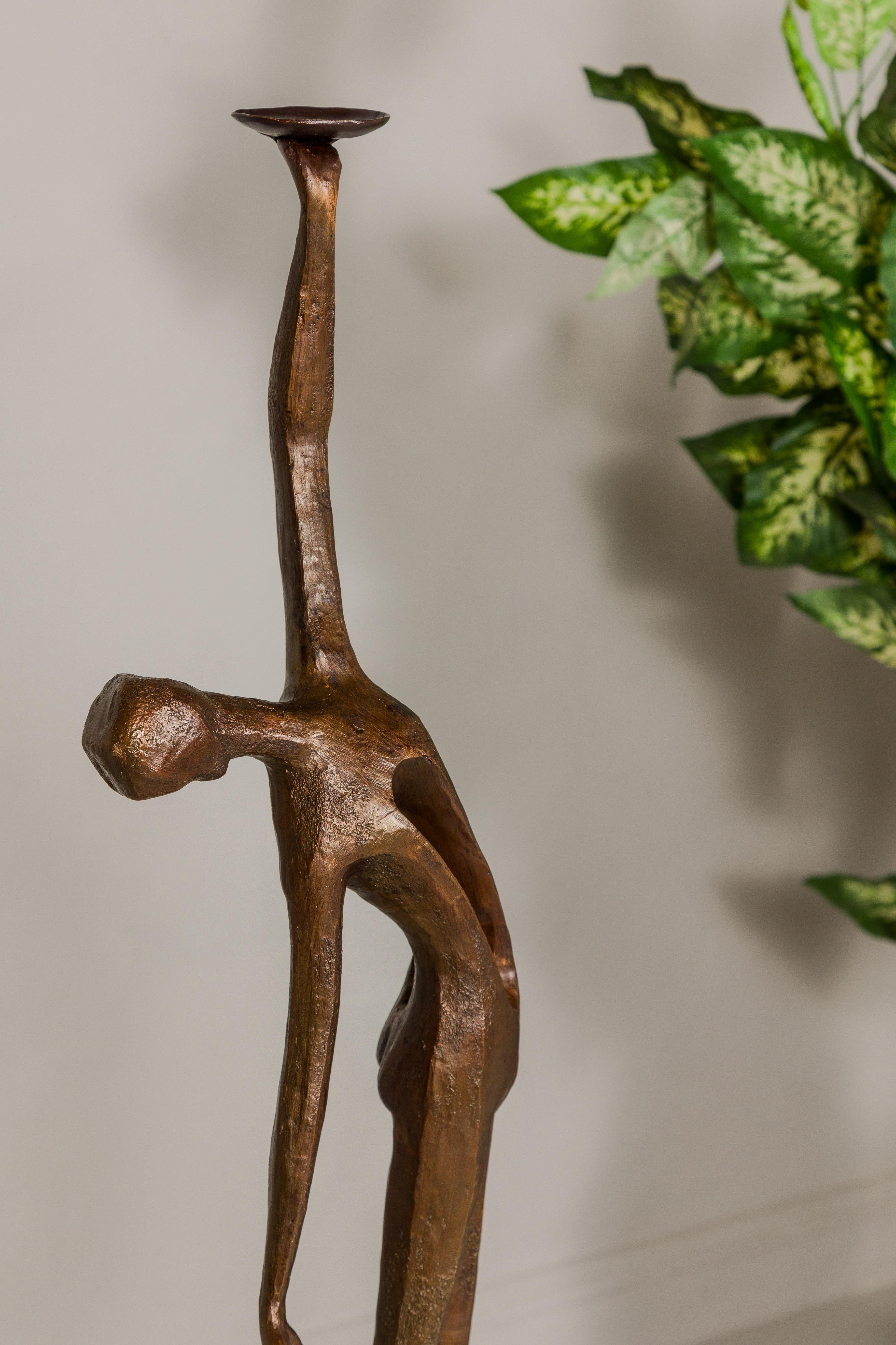 Statuette de table en bronze représentant une femme d'inspiration abstraite sur socle en marbre en vente 5