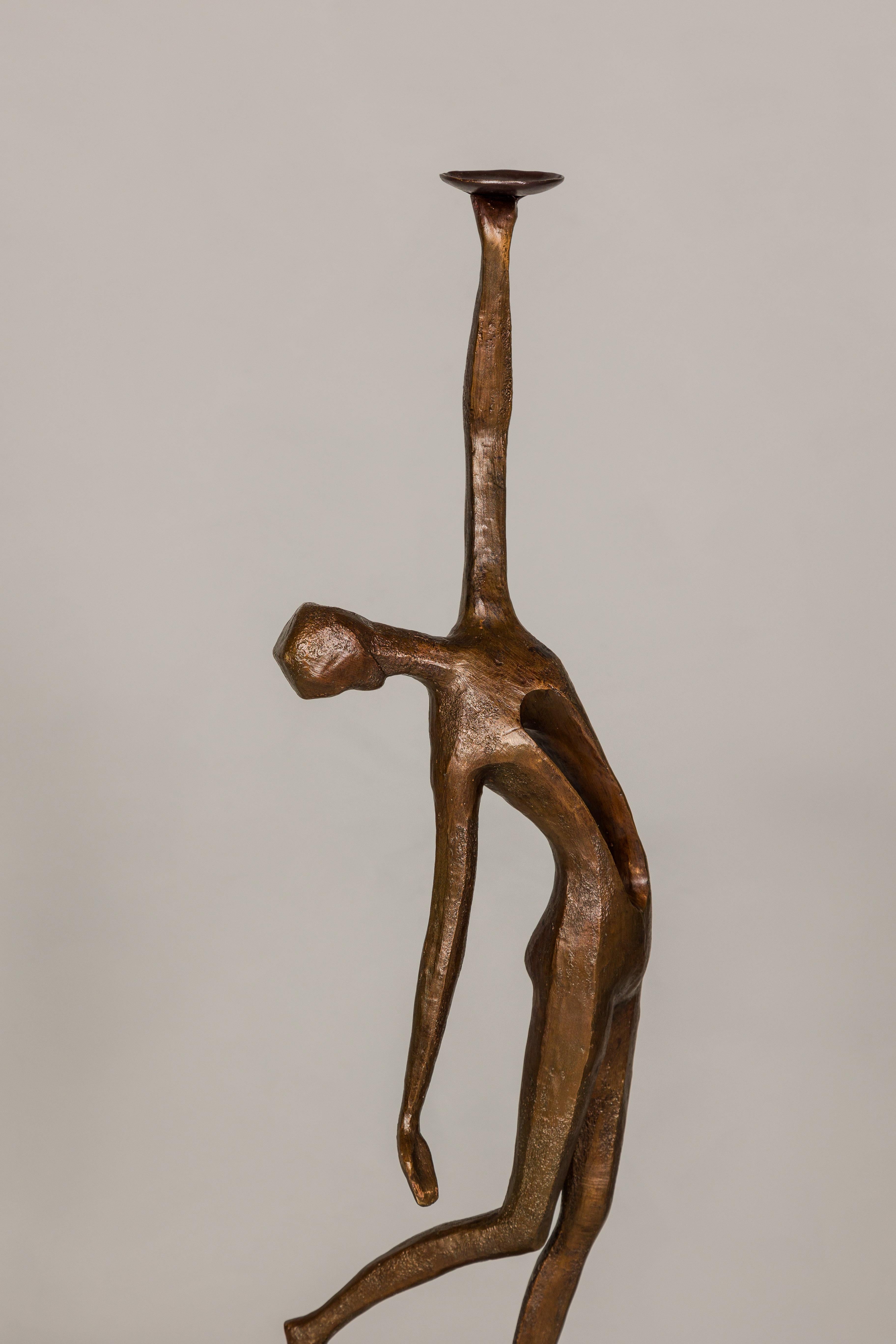 Moulage Statuette de table en bronze représentant une femme d'inspiration abstraite sur socle en marbre en vente