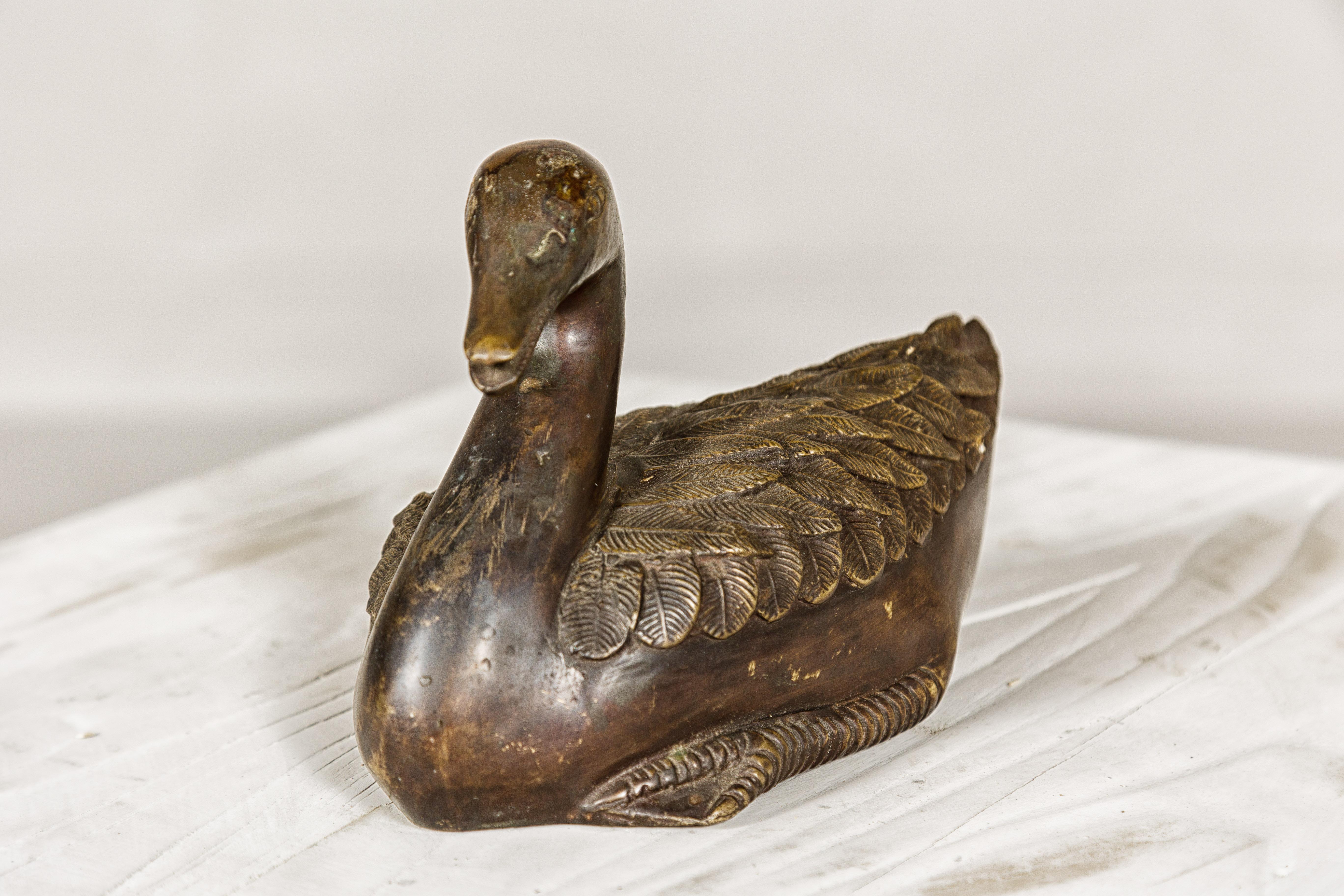 20ième siècle Statuette de canard vintage en bronze, cire perdue avec détails fins en vente