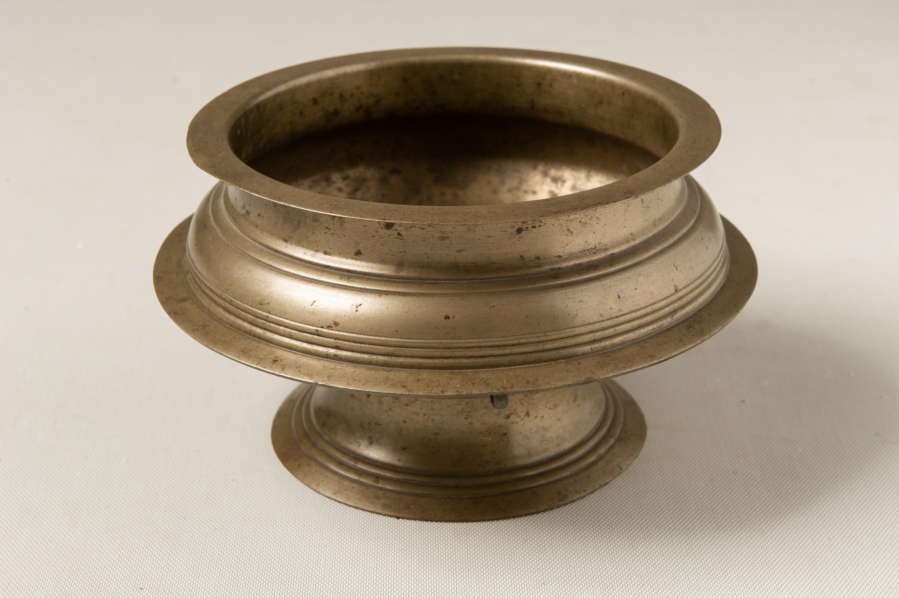 Bronze Temple Bowls from Kerala In Excellent Condition For Sale In Alessandria, Piemonte