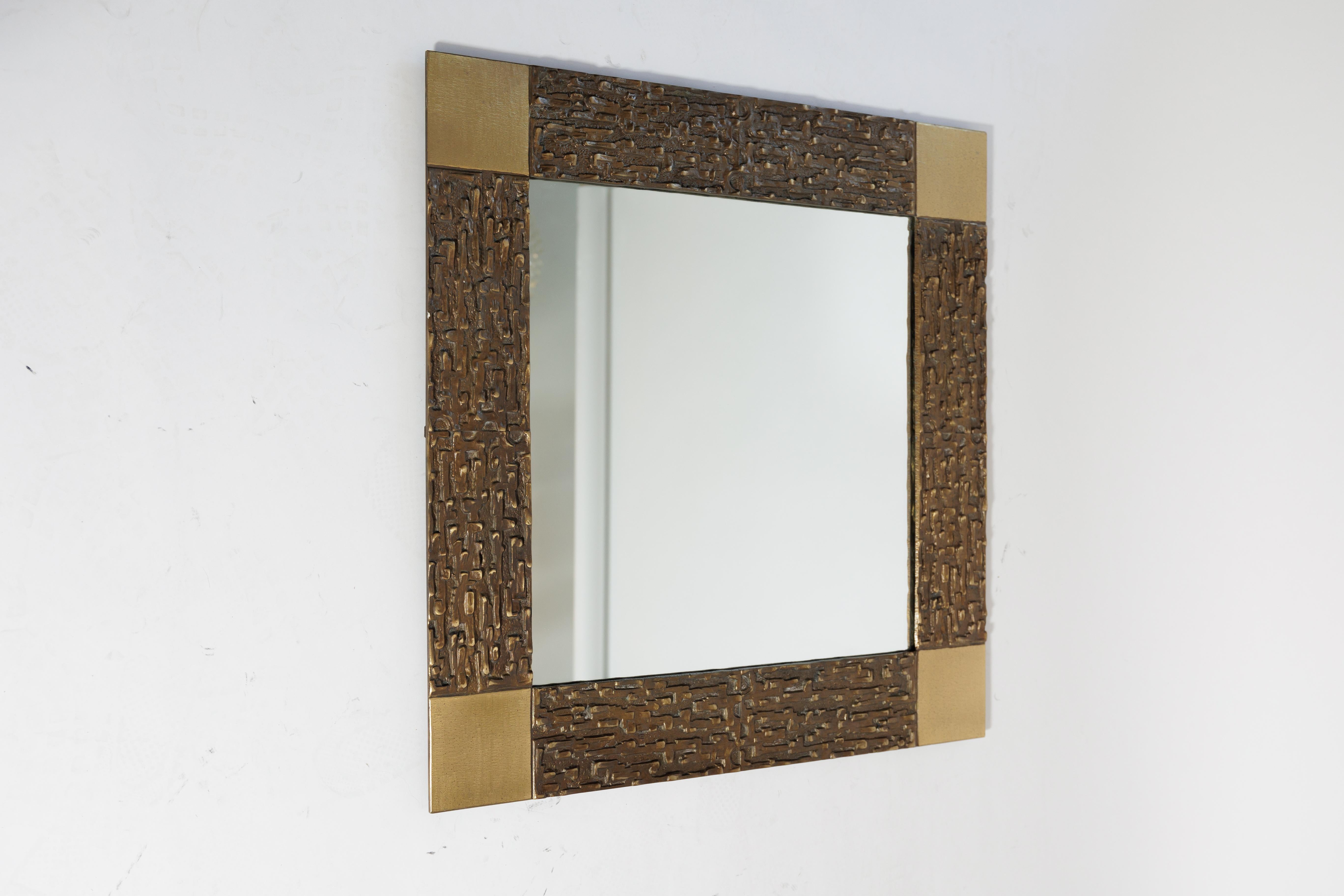 Bronzestrukturierter Spiegel von Frigerio, umlaufend im Angebot 1