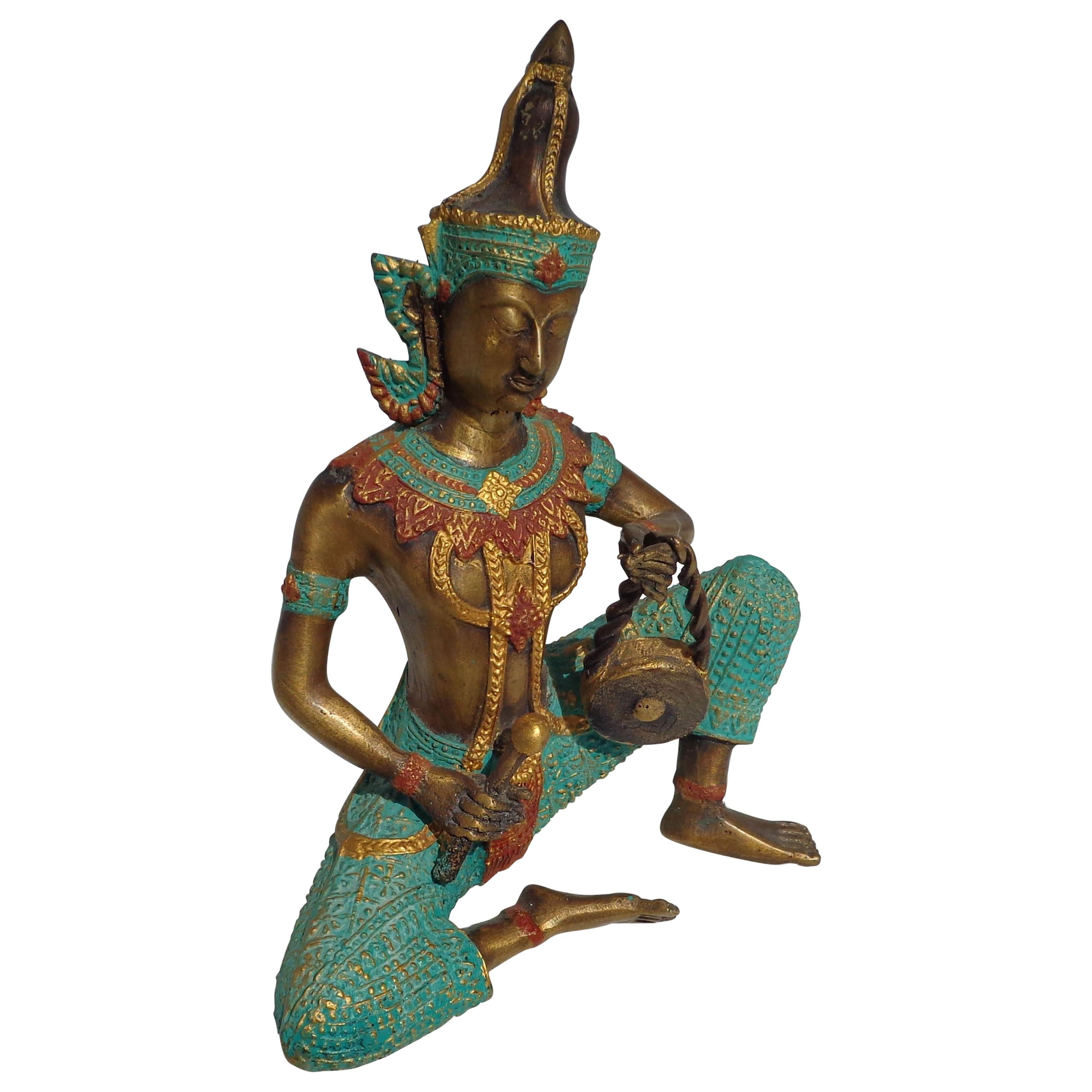 Sculpture thaïlandaise en bronze d'un musicien jouant du tambour