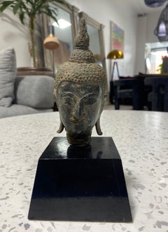 Fragment de buste de Bouddha à tête de temple asiatique en bronze de Siam du 18e au 19e siècle