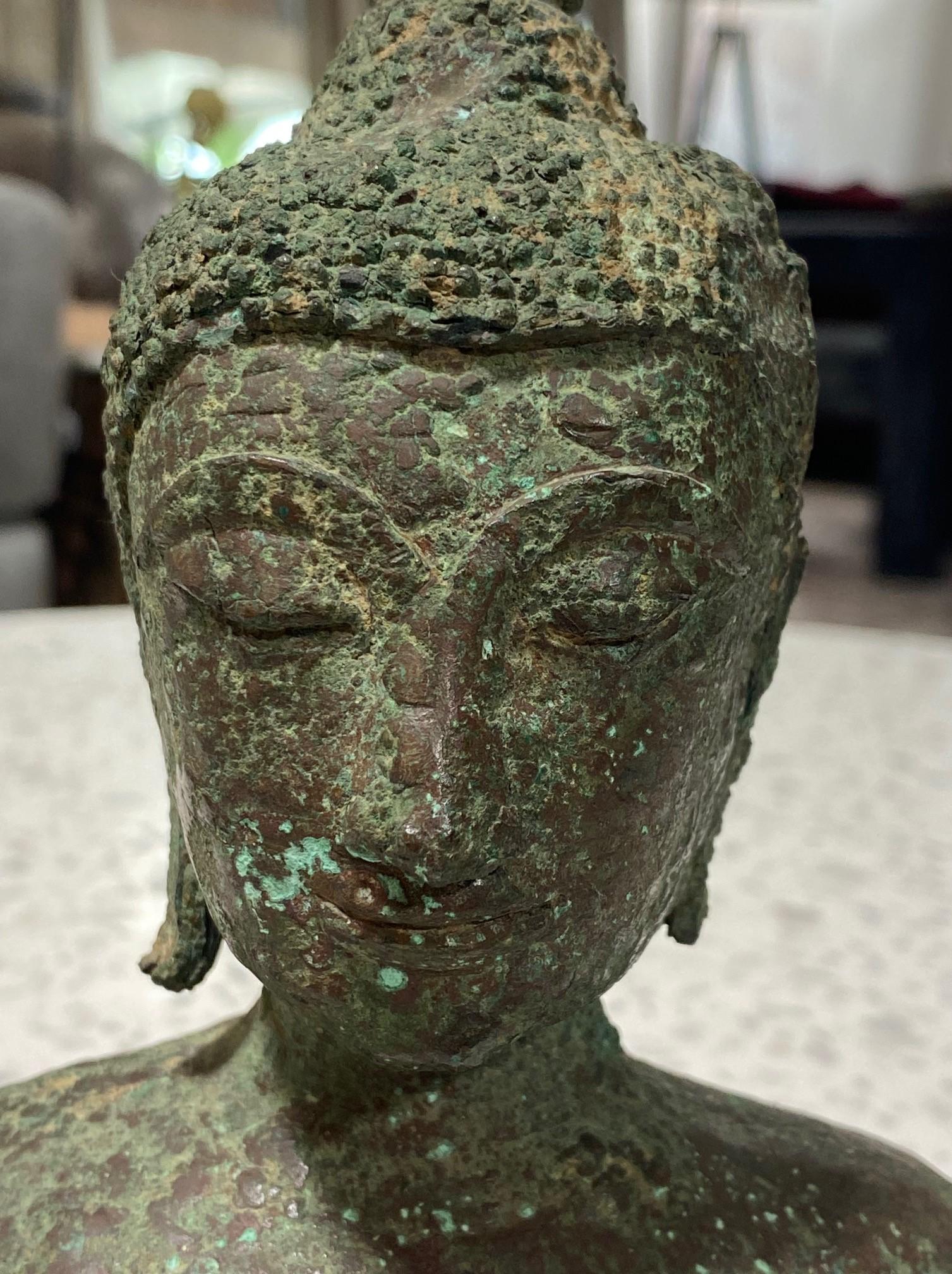 Buddha-Kopf-Büste-Fragment aus Bronze, Thai Siam Asiatisches Tempelschrein, 18.-19. Jahrhundert im Zustand „Gut“ im Angebot in Studio City, CA