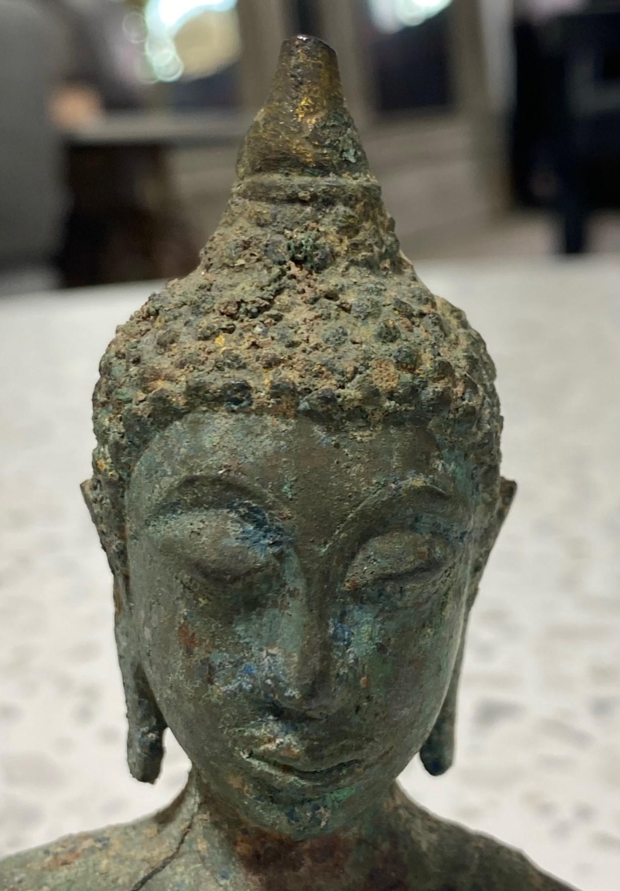 Fragment de buste de Bouddha à tête de temple asiatique en bronze de Siam du 18e au 19e siècle Bon état - En vente à Studio City, CA