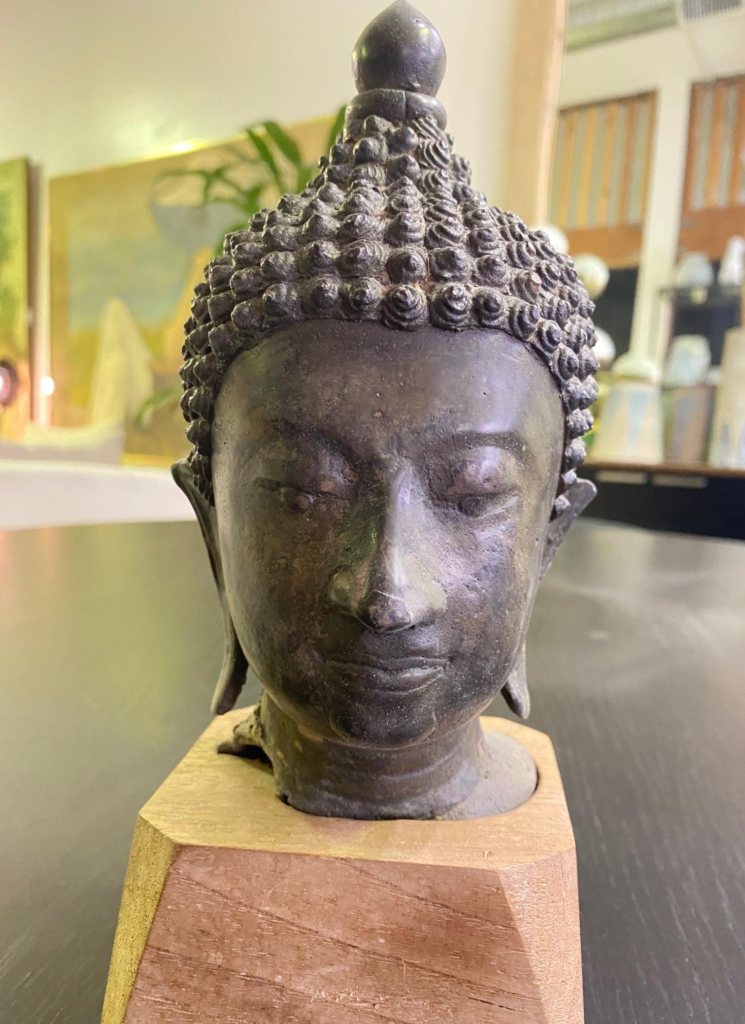 Bronze Thai Siam Asian Temple Shrine Buddha Head on Custom Wood Stand In Good Condition In Studio City, CA