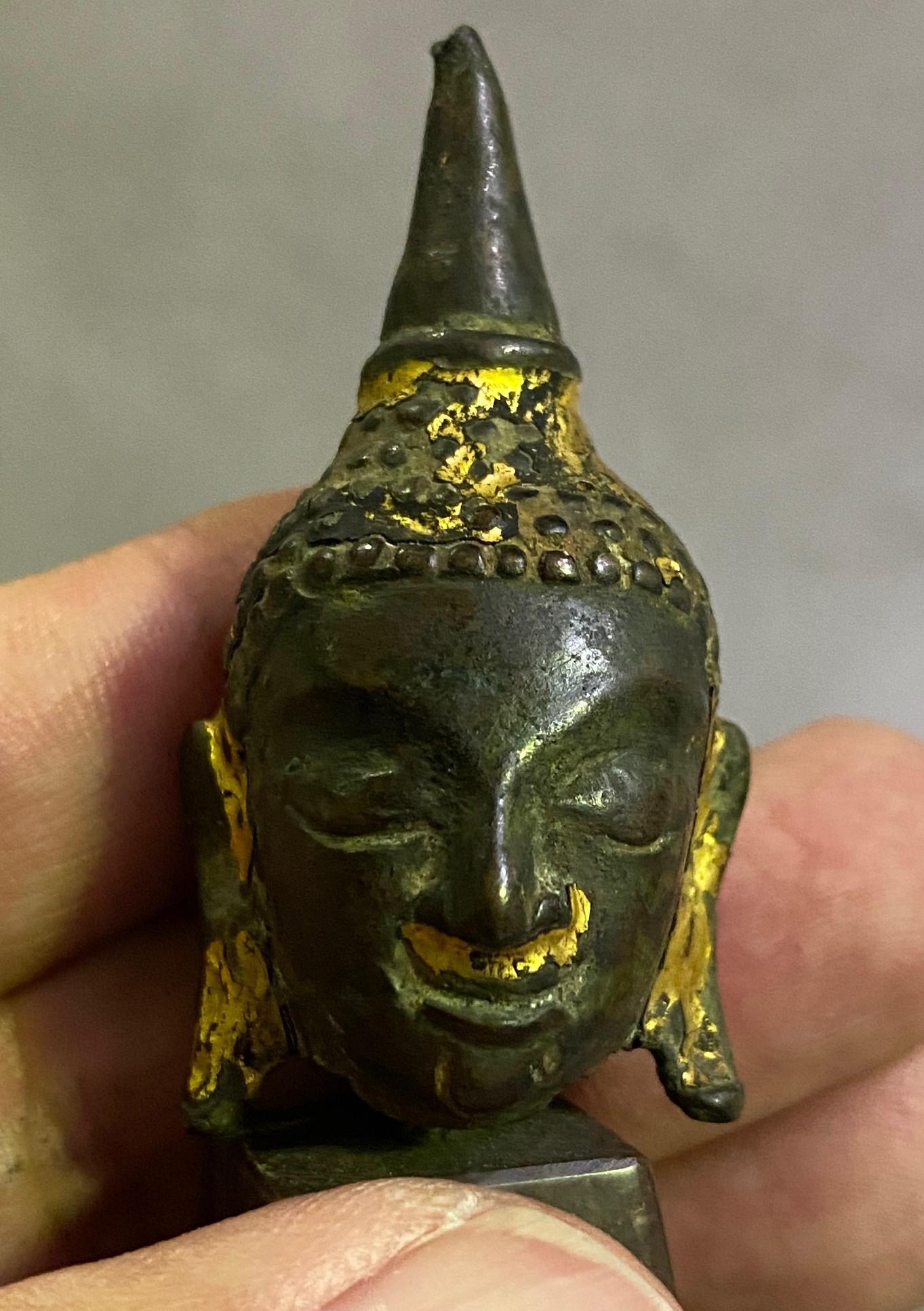 Tête de Bouddha de style Kamphaeng Phet en bronze du temple thaïlandais Siam sur socle en marbre en vente 4