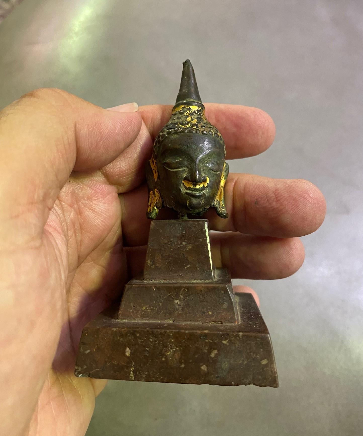 Bronze Thai Siam Temple Shrine Kamphaeng Phet Style Buddha Head on Marble Stand For Sale 1