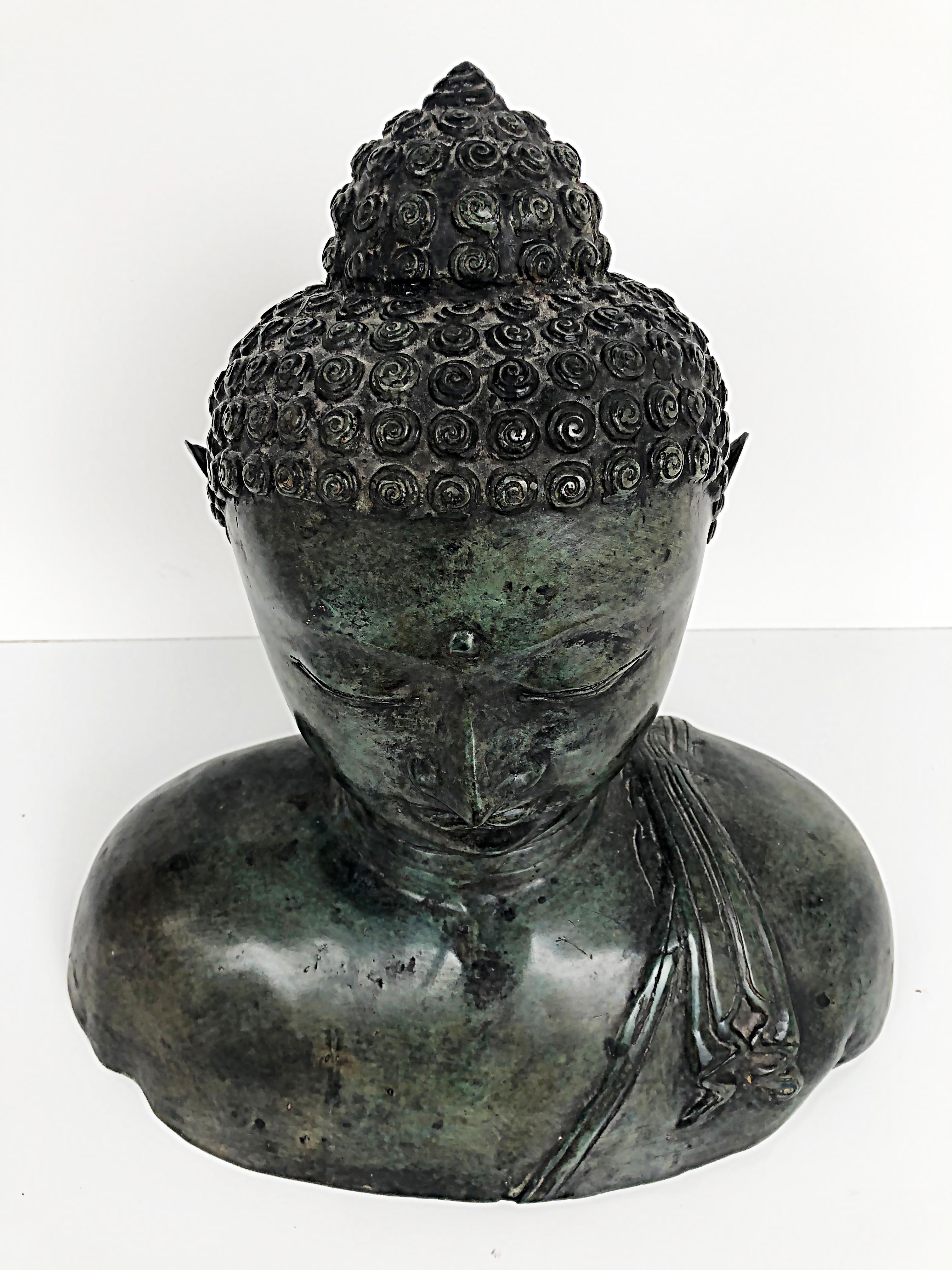 Figurative Buddha-Skulptur-Büste aus Bronze aus Thailand, 20. Jahrhundert mit Patina im Angebot 6