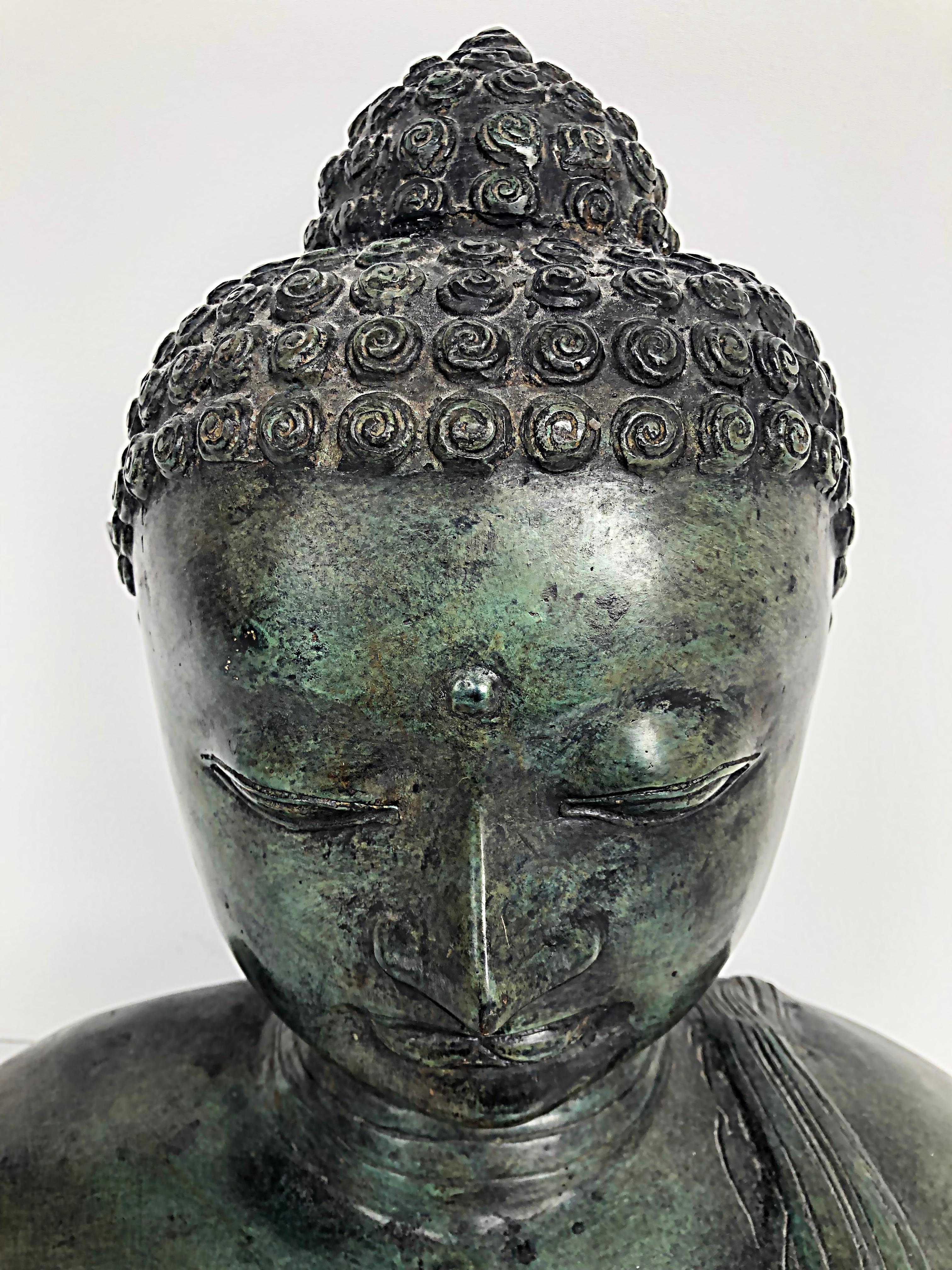 Figurative Buddha-Skulptur-Büste aus Bronze aus Thailand, 20. Jahrhundert mit Patina im Angebot 7