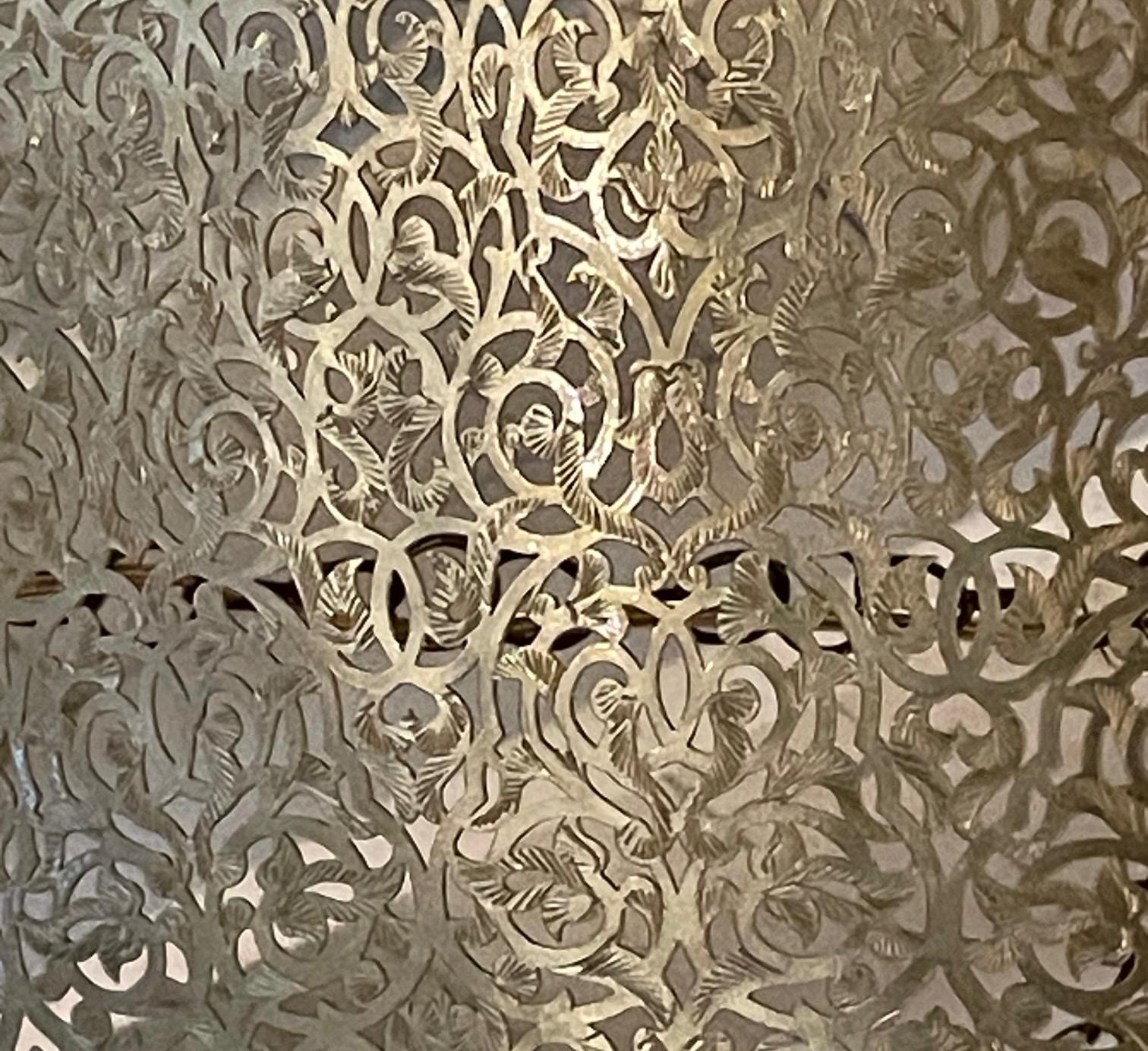 Dreistufiger Kronleuchter aus Bronze, durchbrochen, Marokko, Contemporary (21. Jahrhundert und zeitgenössisch) im Angebot