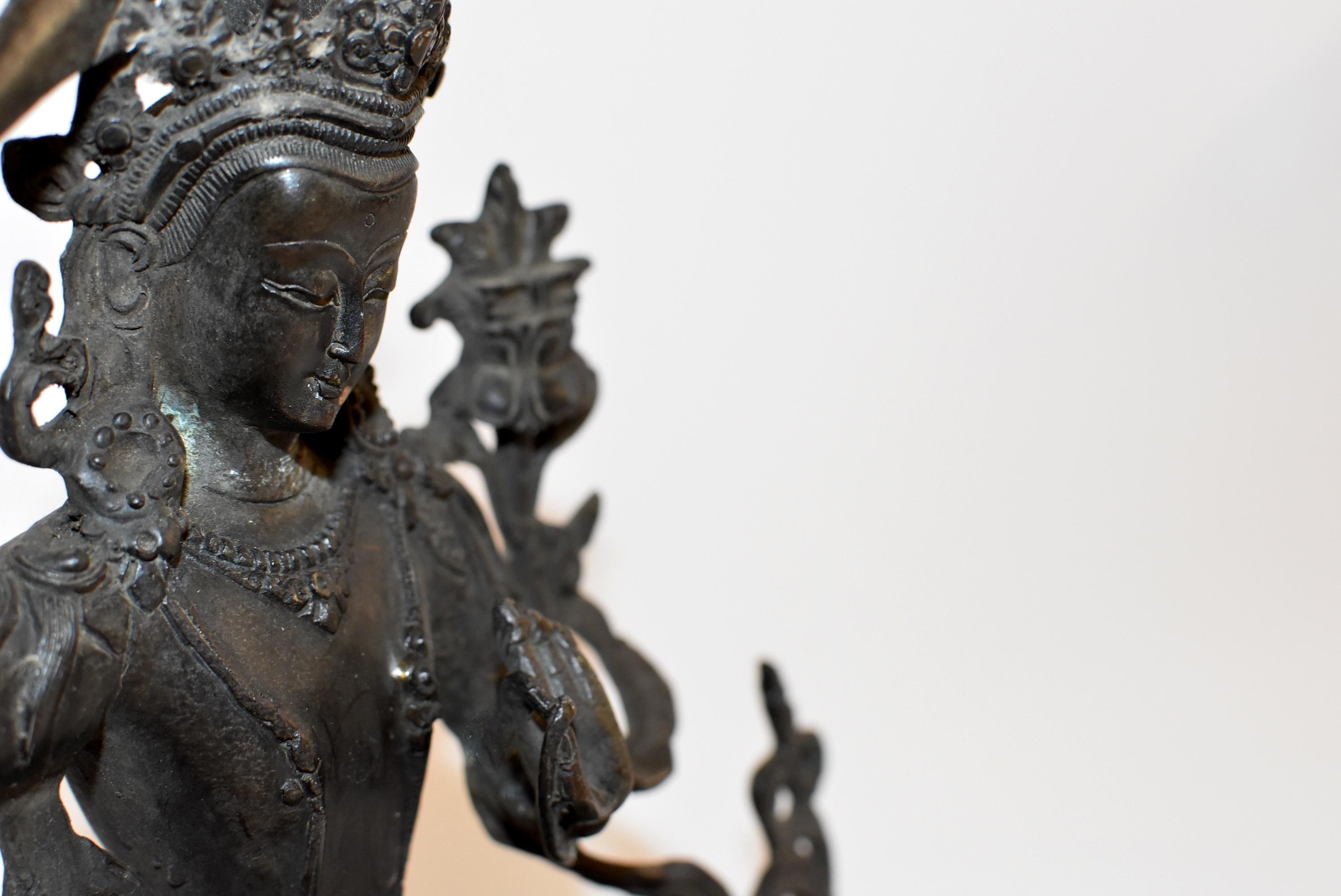 Tibetischer Buddha-Manjushree aus Bronze mit Schwert der Weisheit im Angebot 7