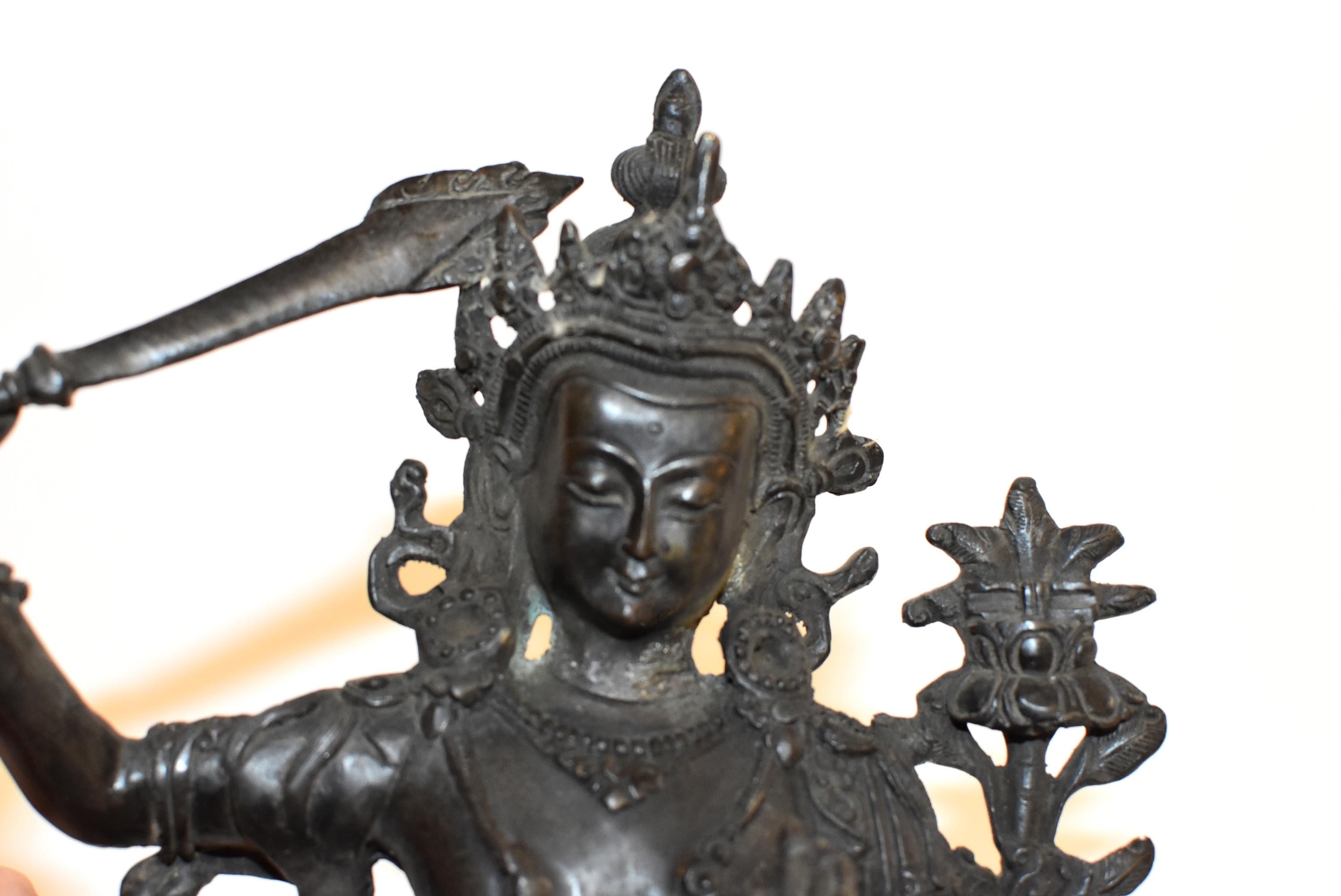 Tibetischer Buddha-Manjushree aus Bronze mit Schwert der Weisheit im Angebot 11