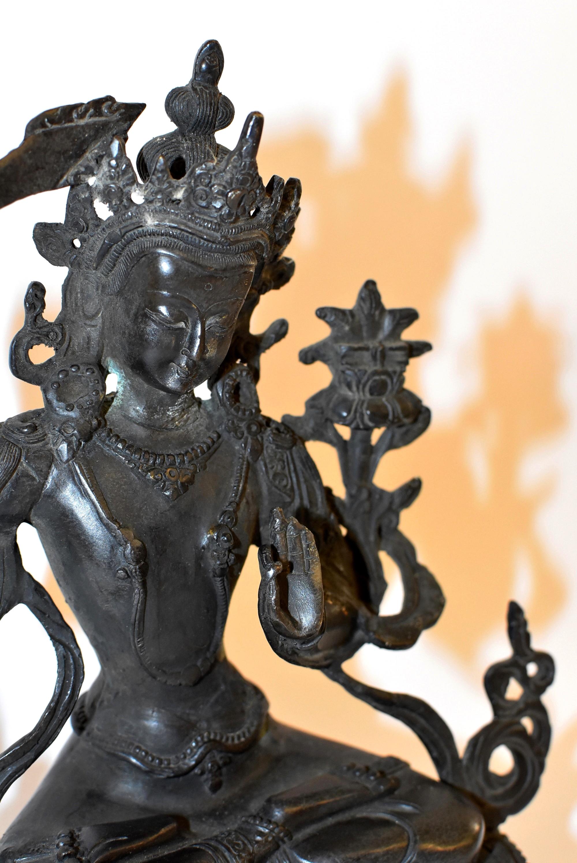 Tibetischer Buddha-Manjushree aus Bronze mit Schwert der Weisheit im Angebot 3