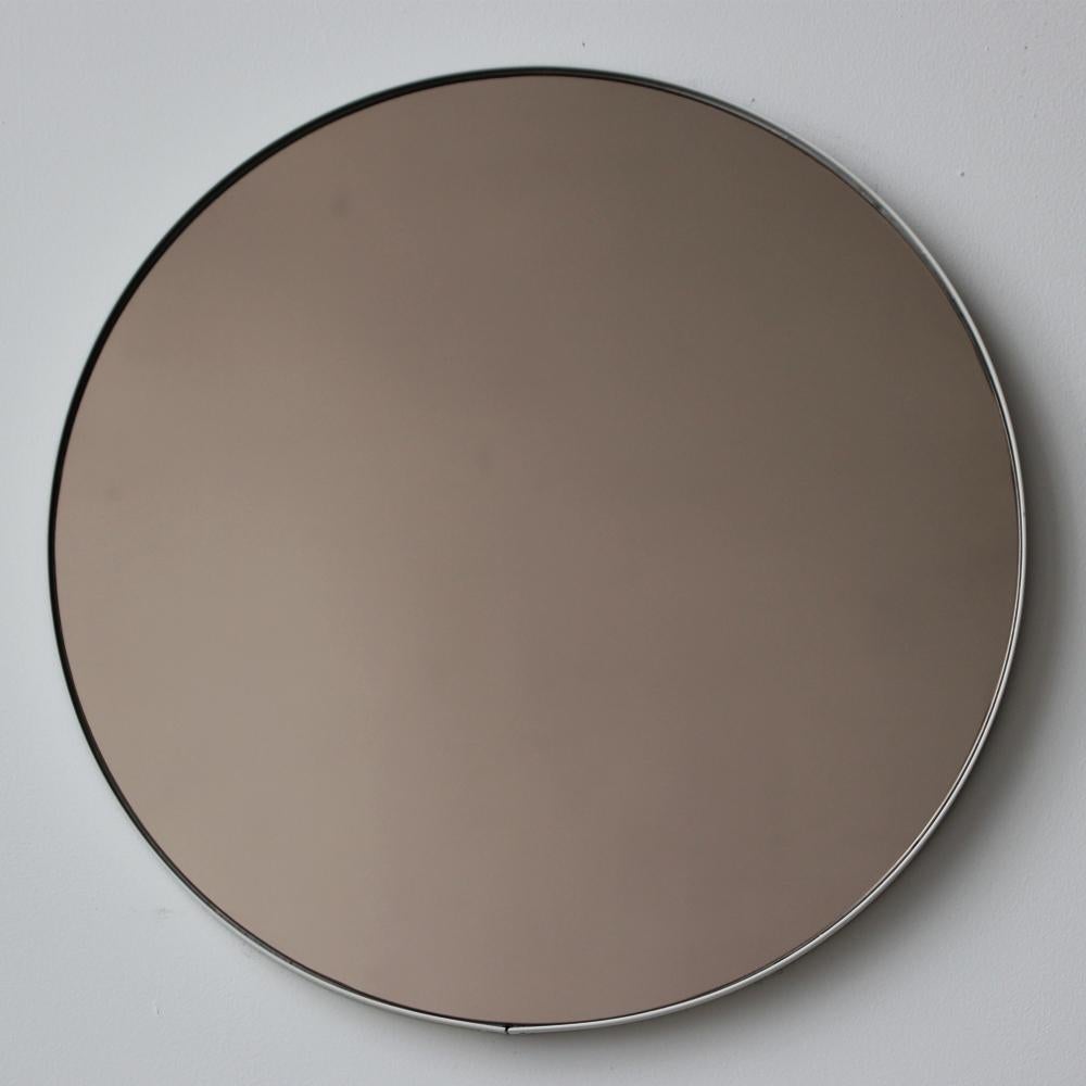 Orbis Bronze getönter runder moderner maßgefertigter Orbis-Spiegel mit weißem Rahmen - Medium (Organische Moderne)