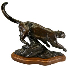 Bronze intitulé "Hunter Along The Rimrock" par Colorado Scuptor Veryl Goodnight